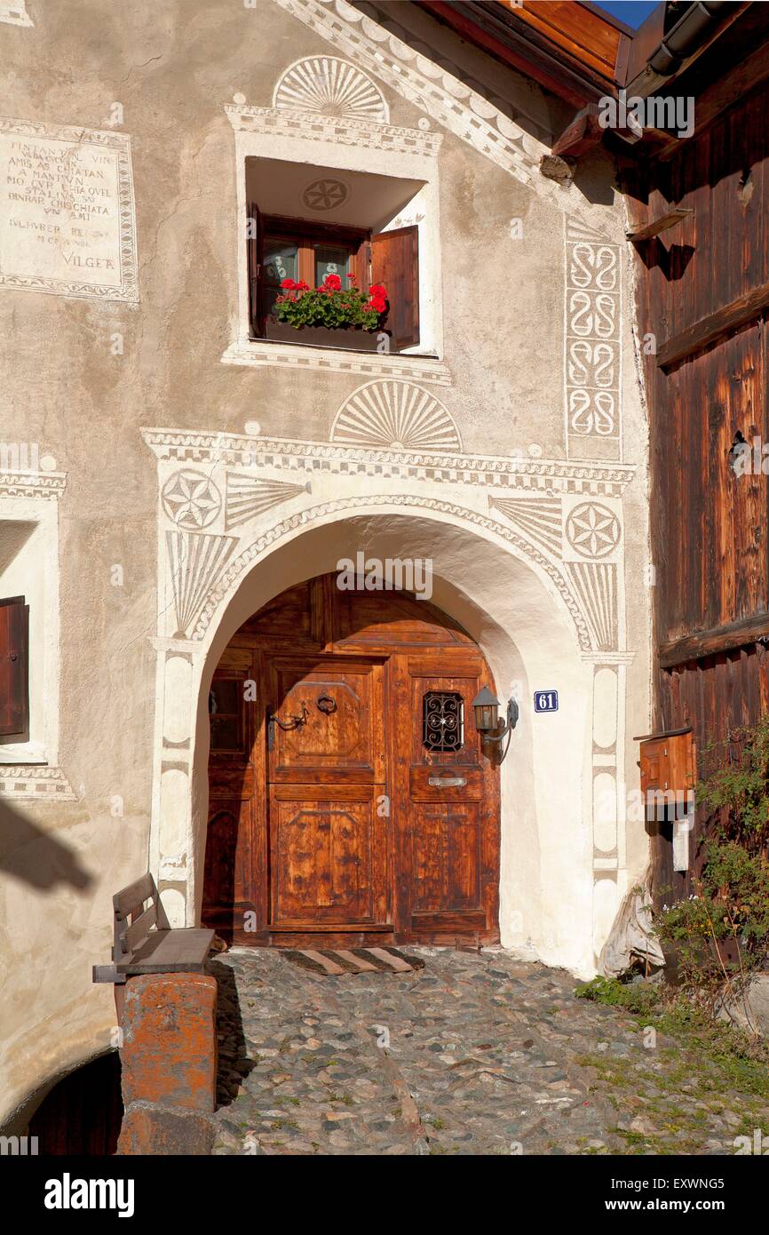 Typische Engadiner Haus, Guarda, Unterengadin, Schweiz Stockfoto