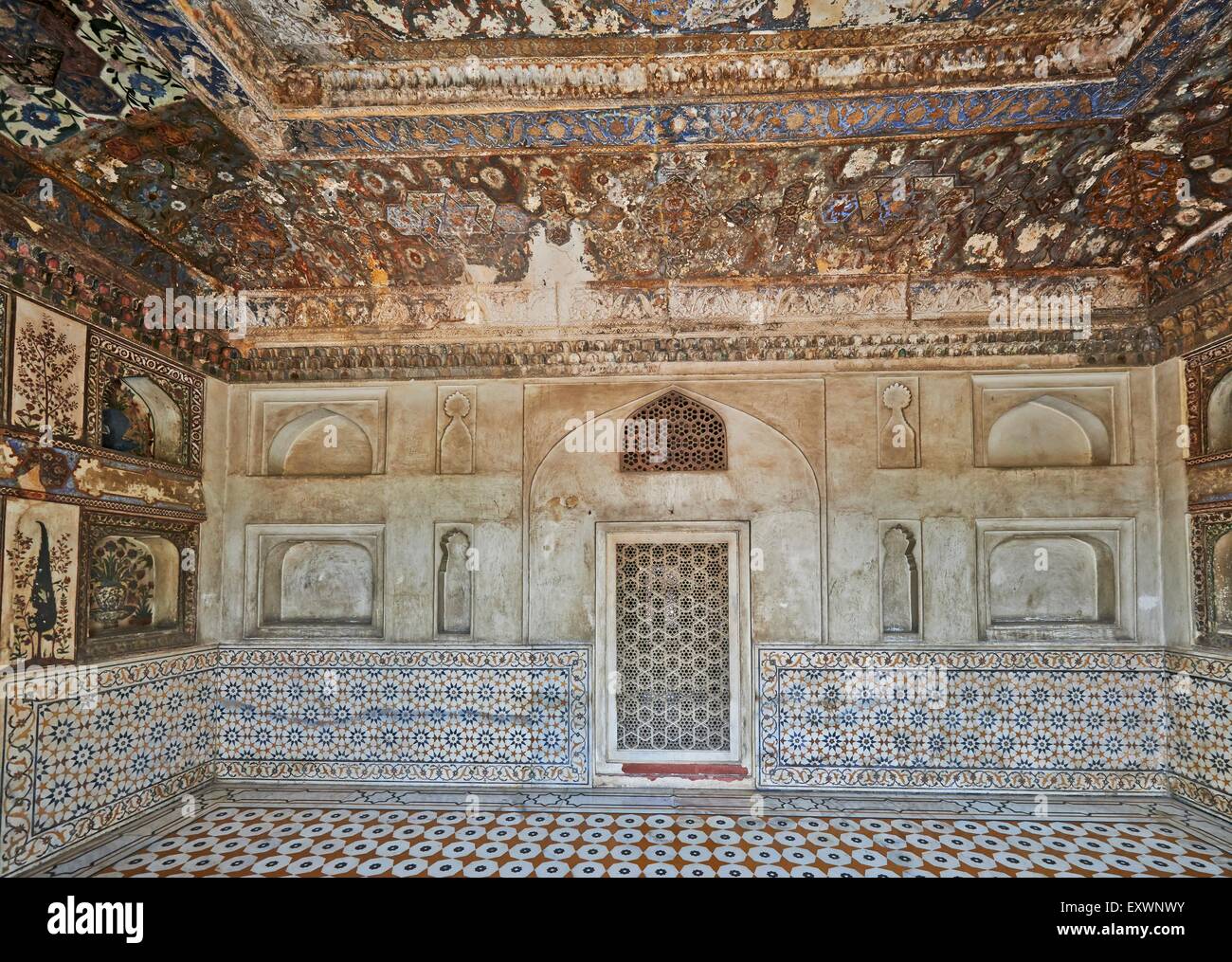 Innere des Mausoleums von Etimad-Ud-Daulah, Agra, Uttar Pradesh, Indien Stockfoto