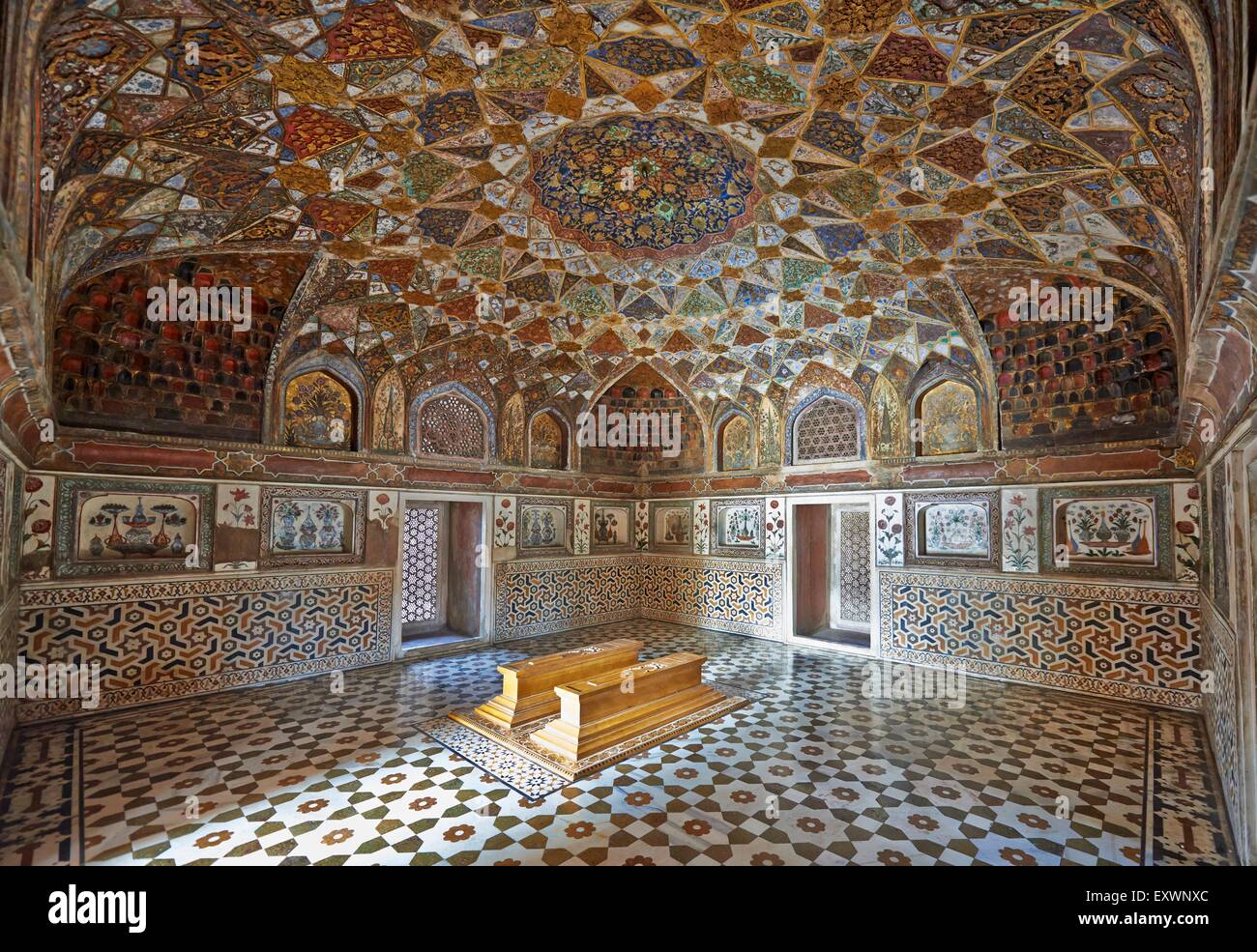Innere des Mausoleums von Etimad-Ud-Daulah, Agra, Uttar Pradesh, Indien Stockfoto