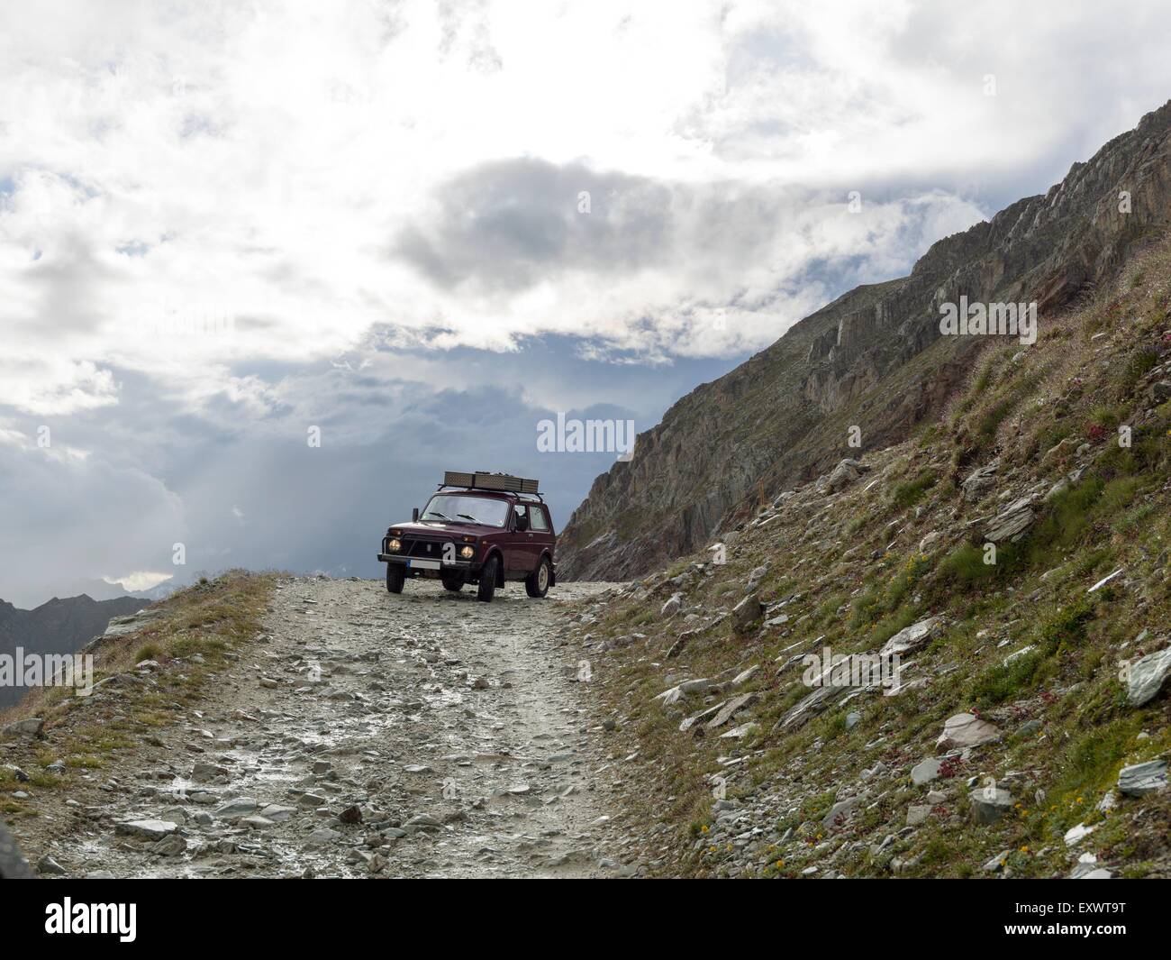 Off-Road-Fahrzeug, Col de Sommeiller, Cottischen Alpen, West-Alpen, Piemont, Italien, Europa Stockfoto