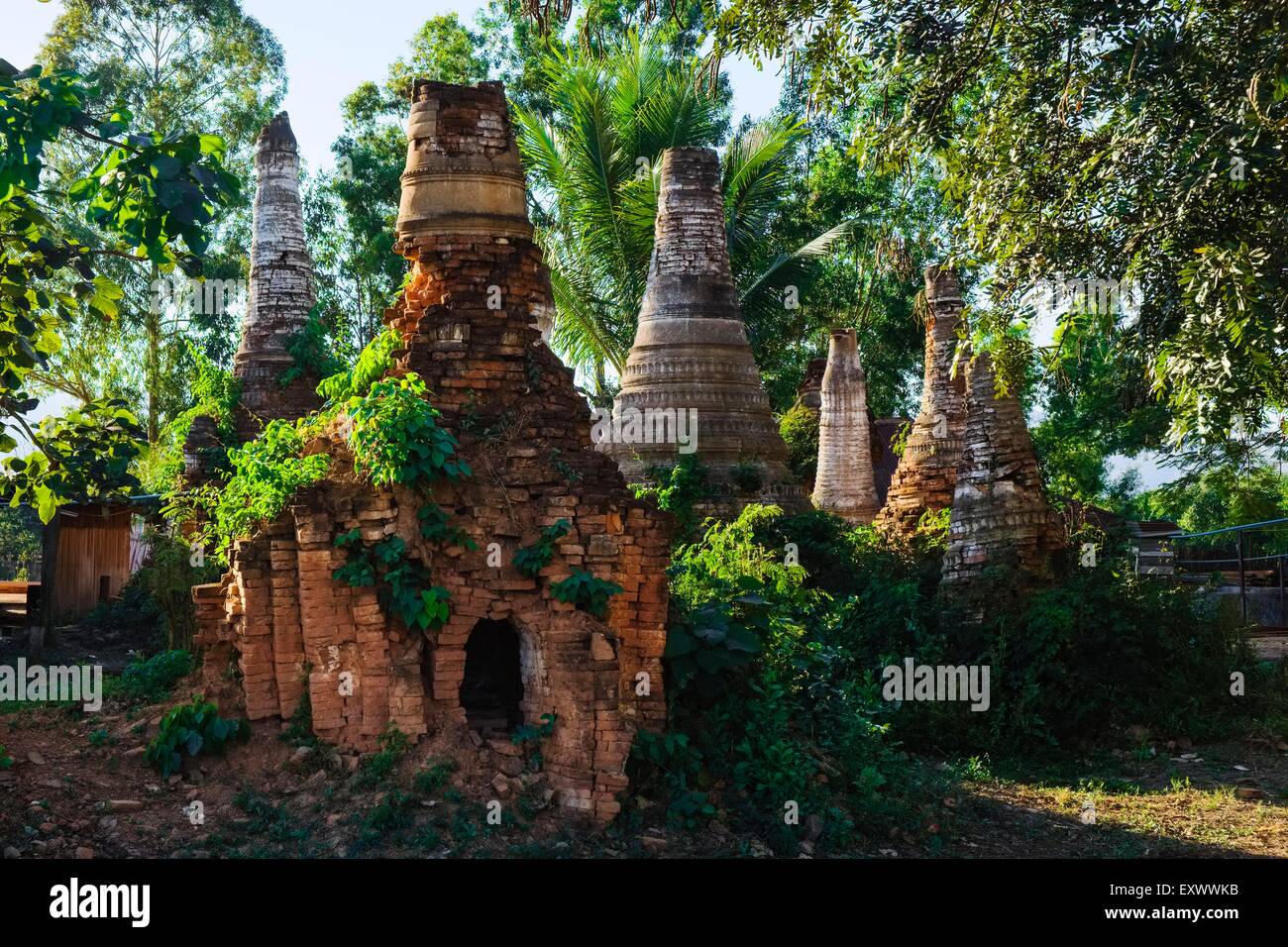 Stupas, Nyaung Shwe, Myanmar, Asien Stockfoto