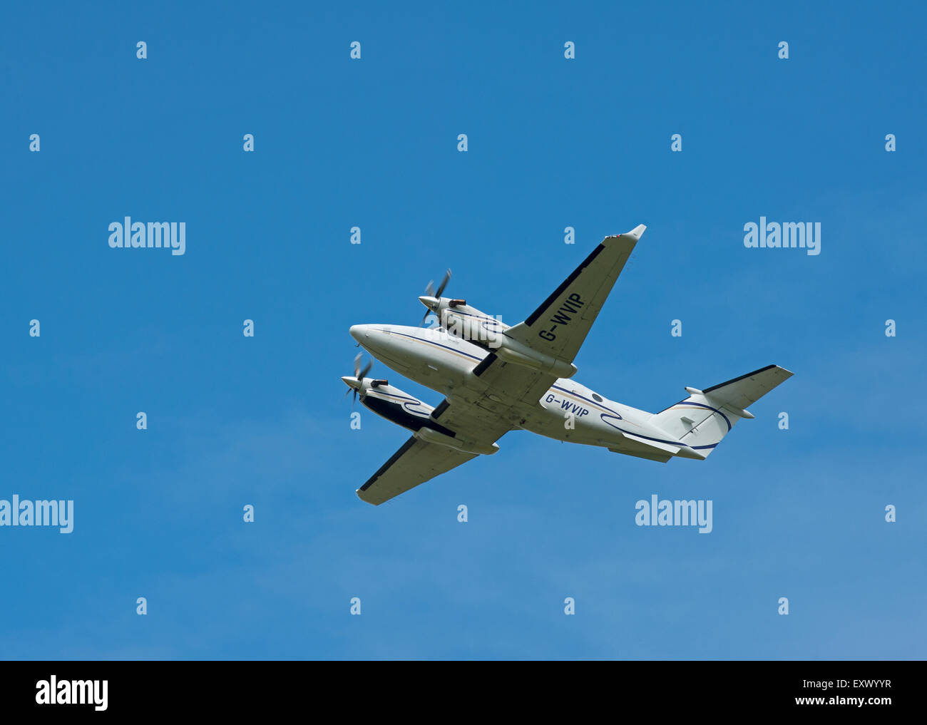 Eine Beechcraft 200 Super King Flugzeuge von Capital Aviation Abfahrt Flughafen Inverness, Schottland betrieben.  SCO 9967. Stockfoto