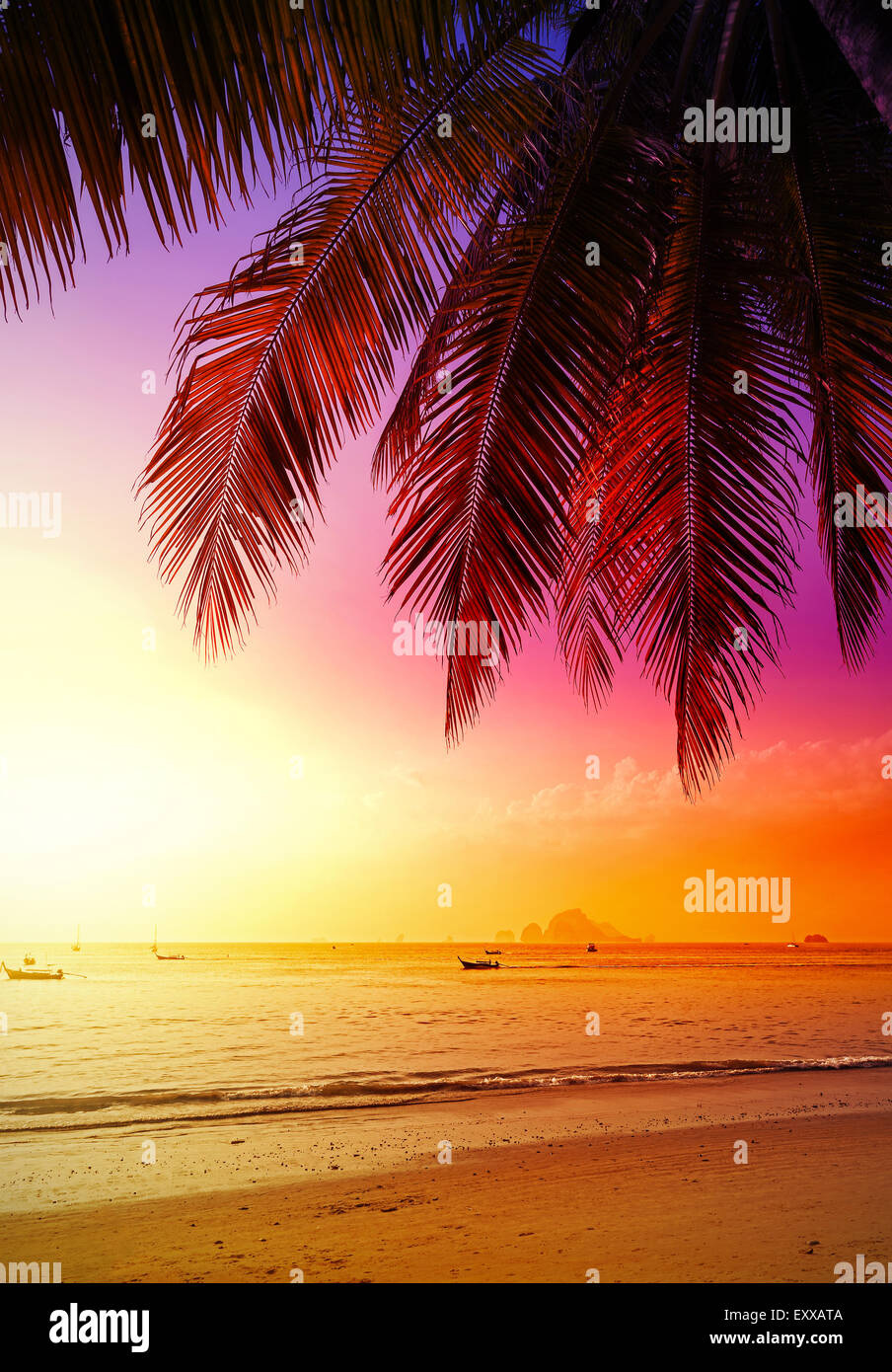 Schöner Sonnenuntergang über Strand, Sommer Urlaub Hintergrund. Stockfoto