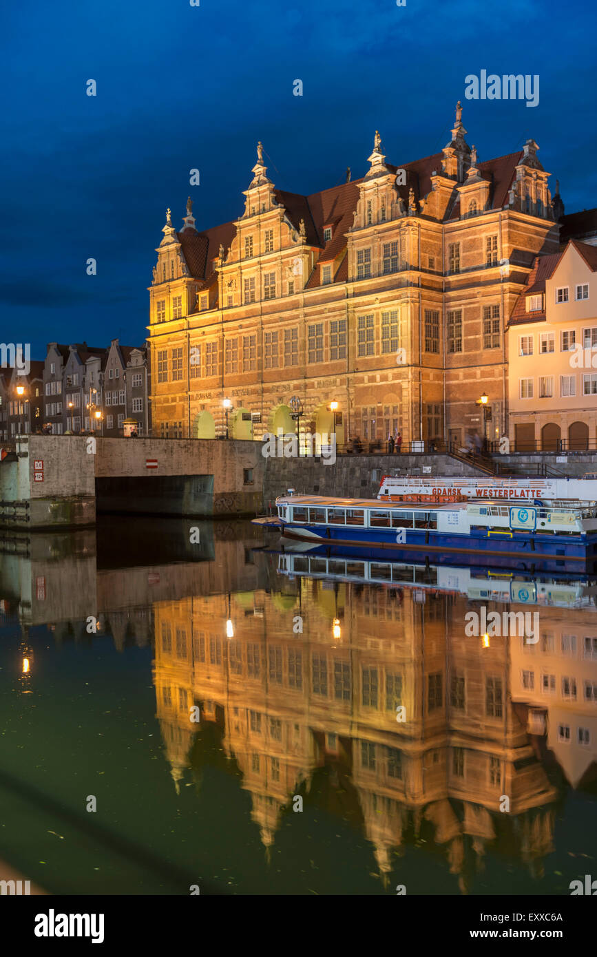 Gdansk, Polen, Europa - Altstadt und Fluss Mottlau bei Nacht Stockfoto