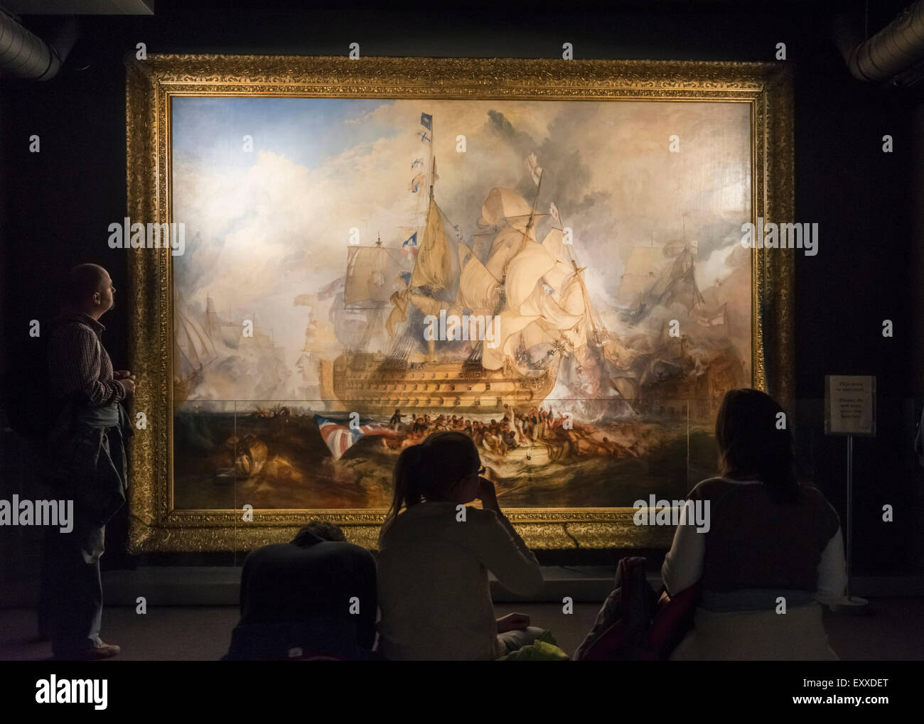 Die Schlacht von Trafalgar - Turner im National Maritime Museum, Greenwich, London, England, Großbritannien - mit Touristen Stockfoto