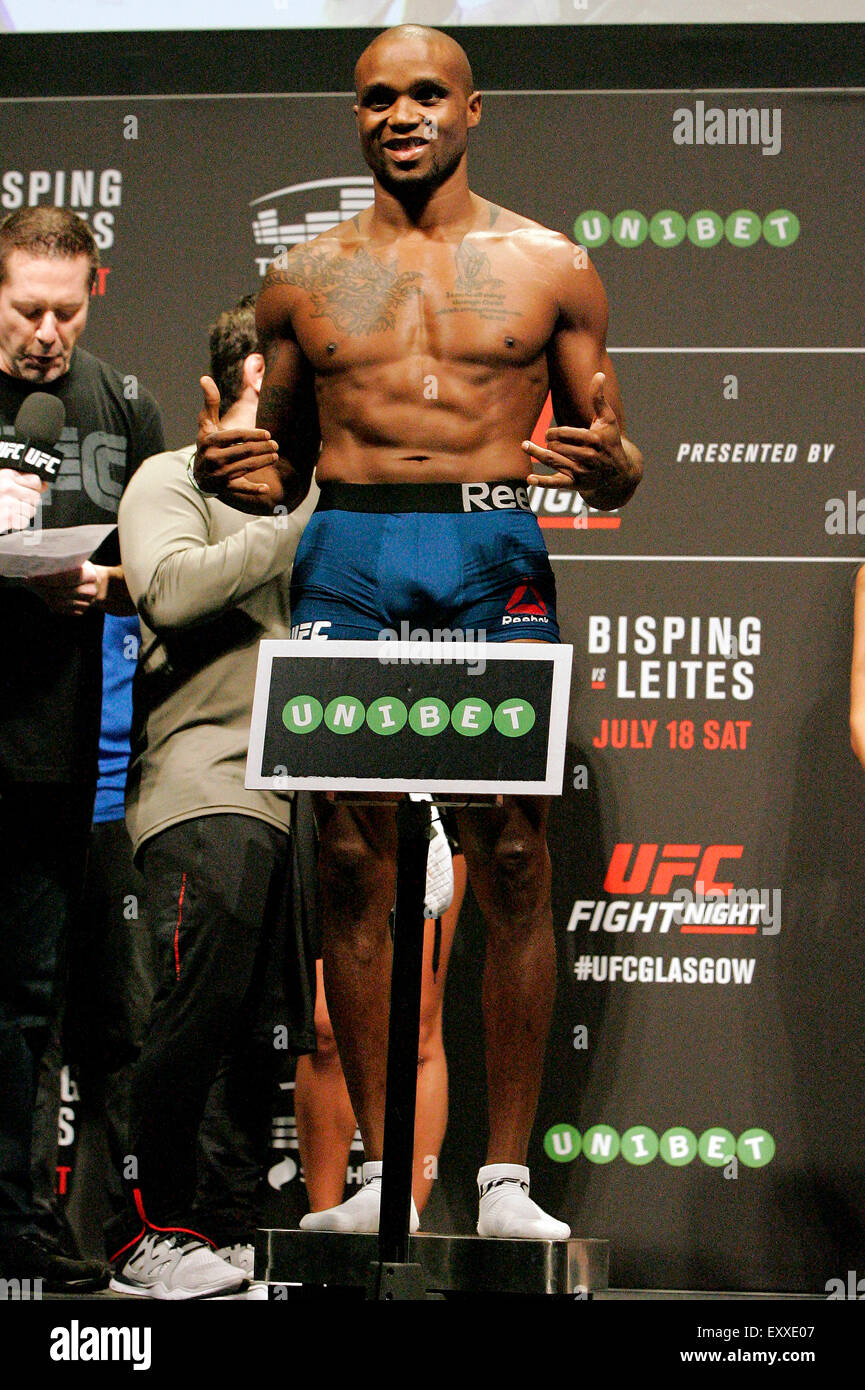 Glasgow, Schottland. 17. Juli 2015. Marcus Brimage kommt bei 136 lbs während der Wiegen vor dem UFC Fight Night 72: Bisping Vs Leites bei der SSE Hydro am Freitag 17 Juli 2015. Die SSE Hydro-Arena. Bildnachweis: Dan Cooke/Alamy Live-Nachrichten Stockfoto