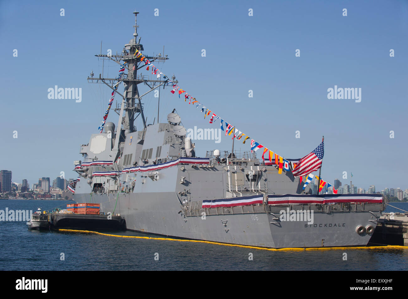 Vereinigten Staaten Arleigh Burke-Klasse, Lenkwaffenzerstörer USS Stockdale (DDG-106) in Vancouver Hafen angedockt Stockfoto