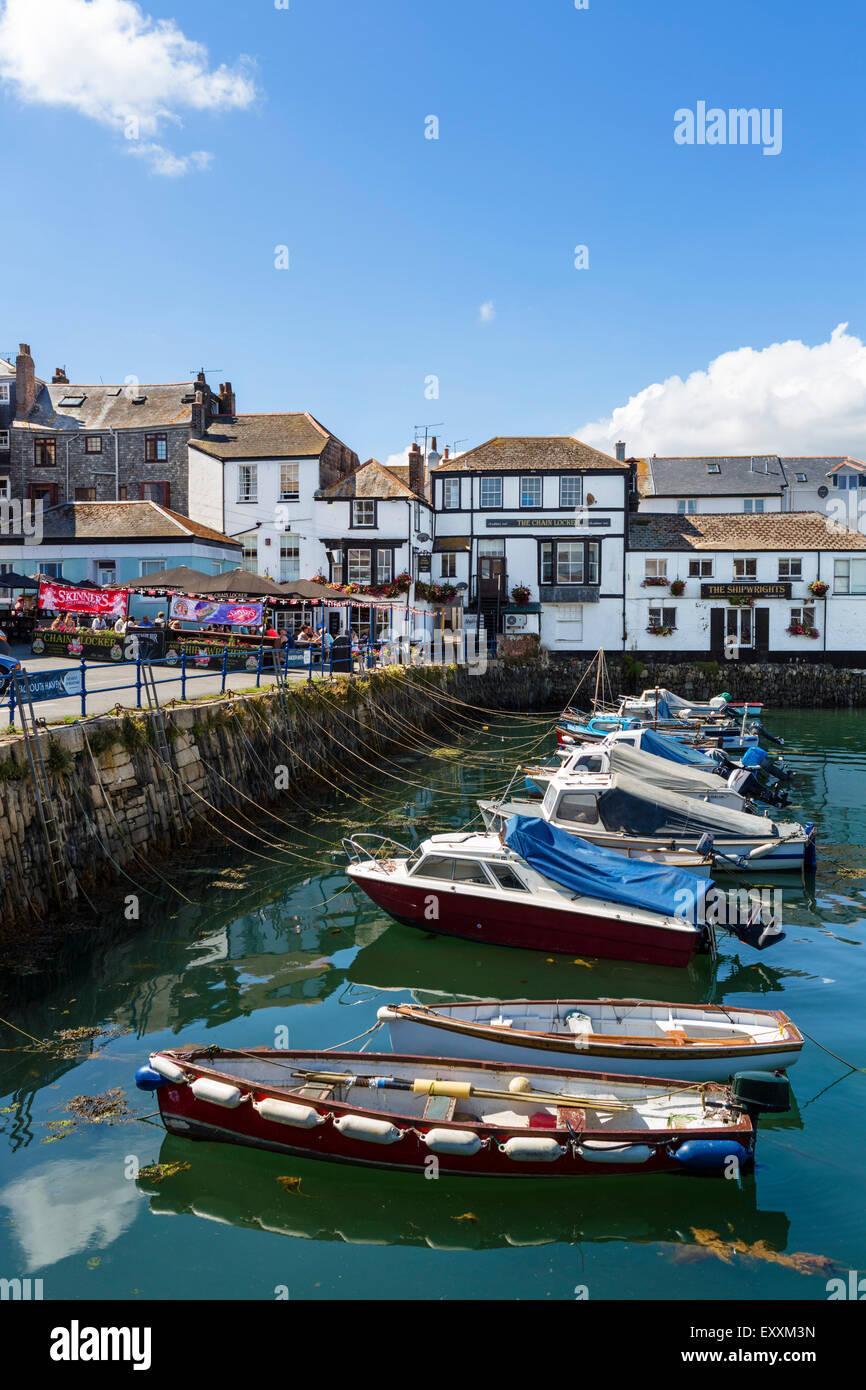 Kneipen auf der Uferpromenade am Custom House Quay, Falmouth, Cornwall, England, UK Stockfoto