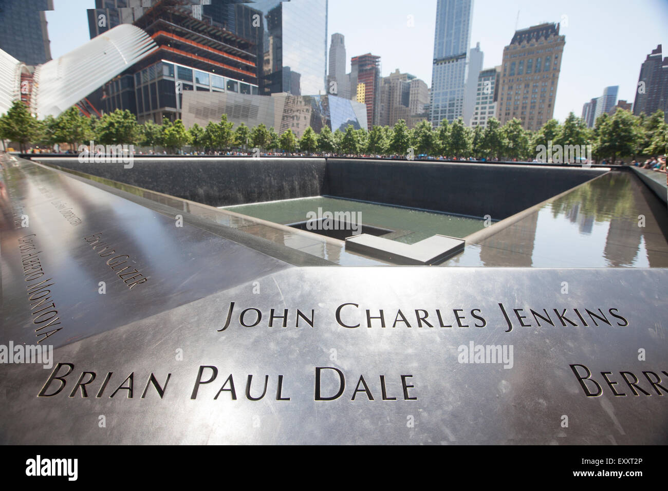 NEW YORK - 30. Mai 2015: Freedom Tower in Lower Manhattan und das Denkmal. One World Trade Center ist das höchste Gebäude in th Stockfoto