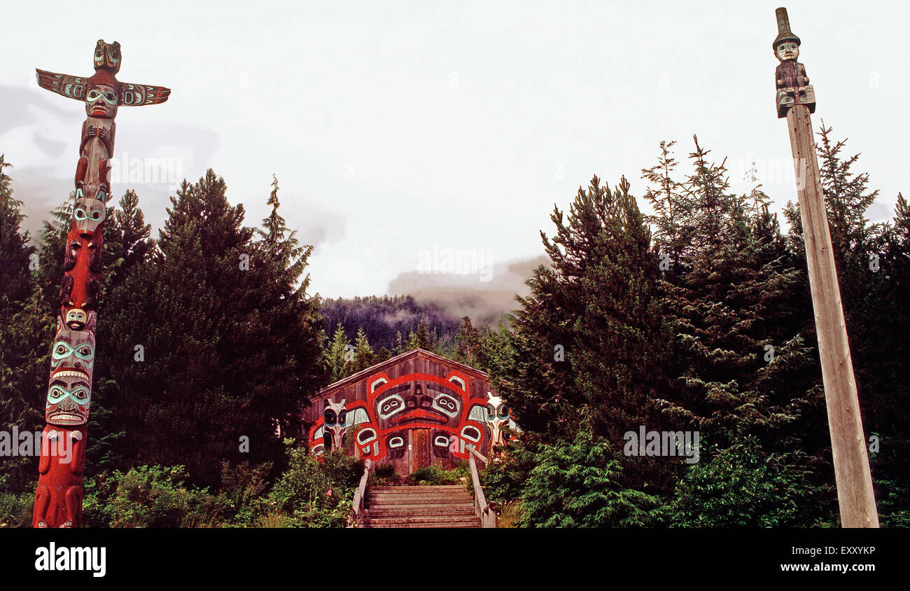 Saxman Dorf Tribal House und Totempfähle, Ketchikan, Alaska Stockfoto