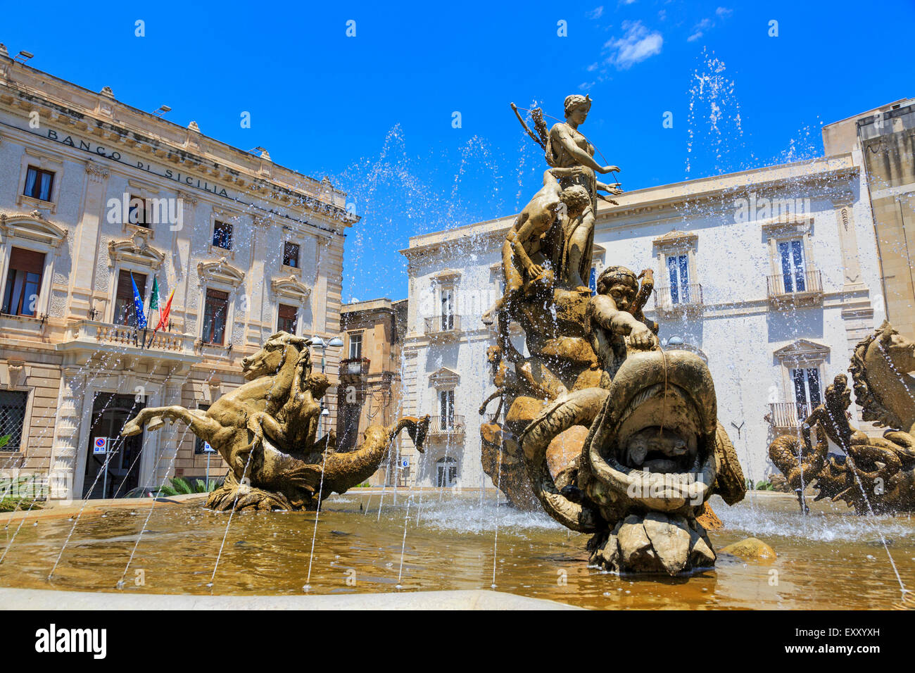 Die Quelle Der Arethusa Ist Ein Brunnen Auf Der Insel Ortigia Im Die Quelle Der Arethusa Ist Ein Brunnen Auf Der Insel Ortigia Im