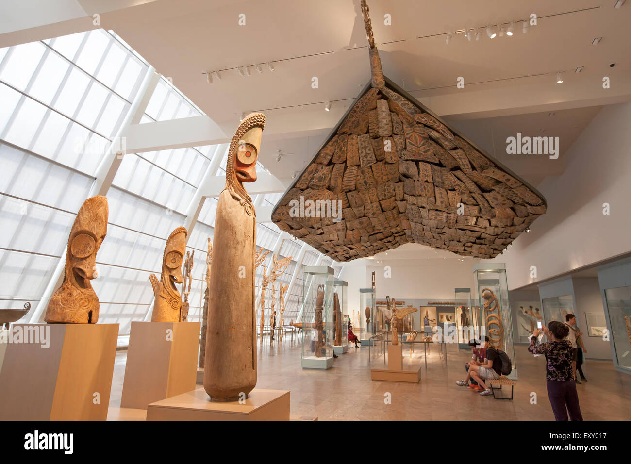 NEW YORK - 26. Mai 2015: The Metropolitan Museum of Art African Abschnitt. Die Sammlung des Museums der Kunst der Völker der Sub-Sa Stockfoto