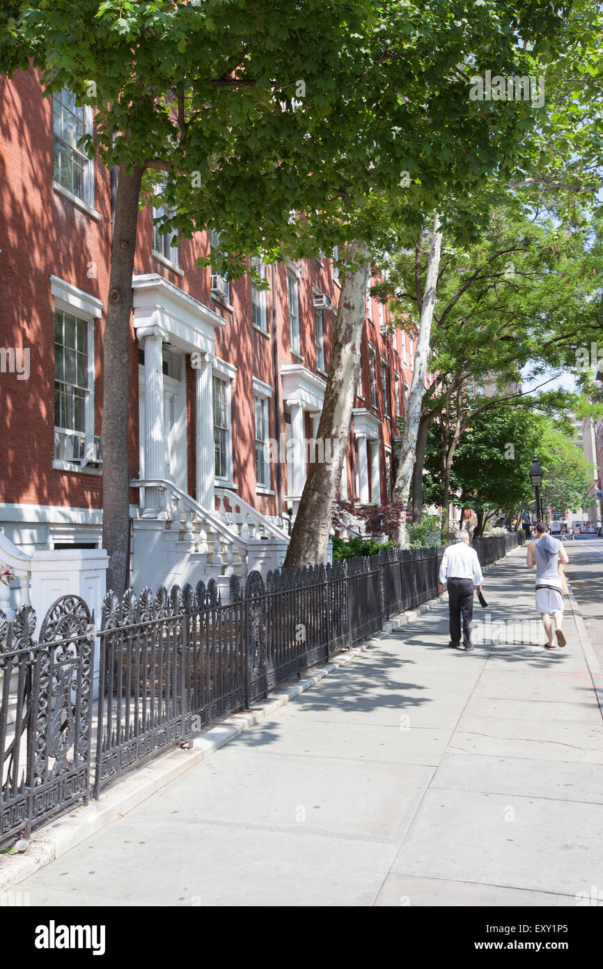 NEW YORK - 27. Mai 2015: Greenwich Village ist eine Nachbarschaft auf der Westseite von Lower Manhattan, New York City. Die meisten der buil Stockfoto