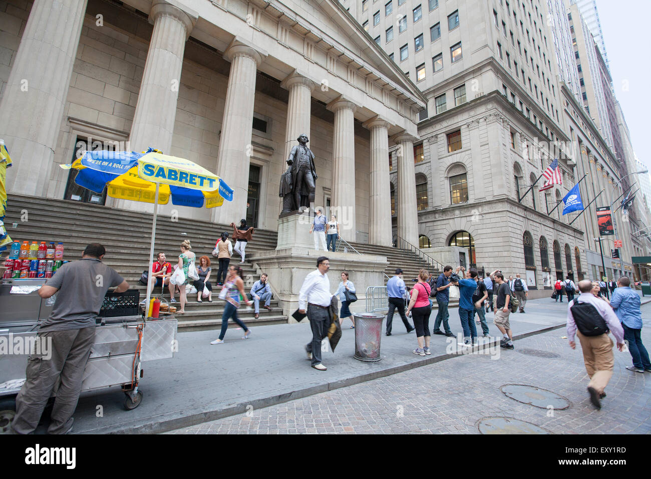 NEW YORK - 28. Mai 2015: An der Wall Street Federal Hall liegt, wo George Washington nahm den Amtseid als der erste Pr Stockfoto