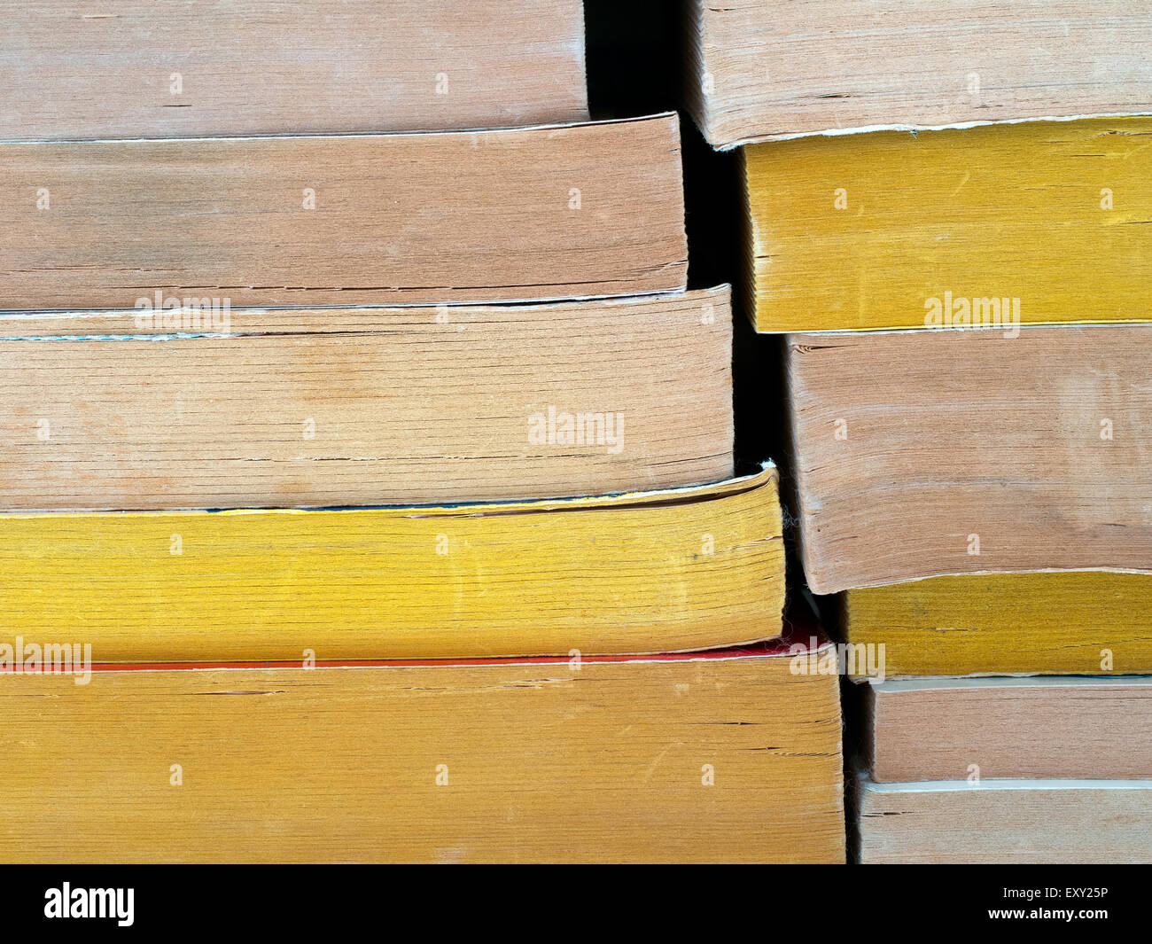 Obsolet, staubigen Taschenbücher Vergilbung. Stockfoto