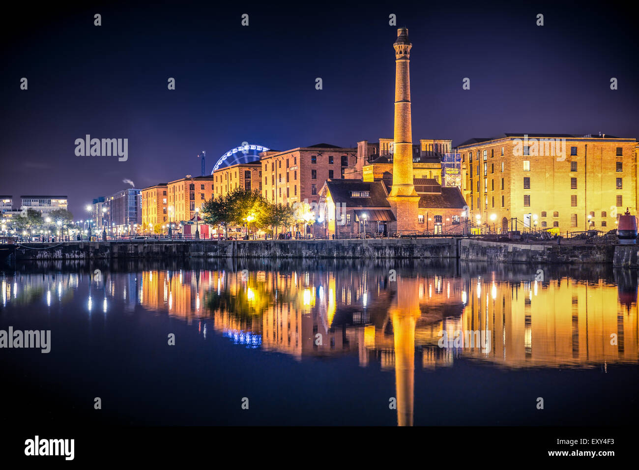 Liverpool Vereinigtes Königreich Waterfront Skyline bei Nacht Stockfoto