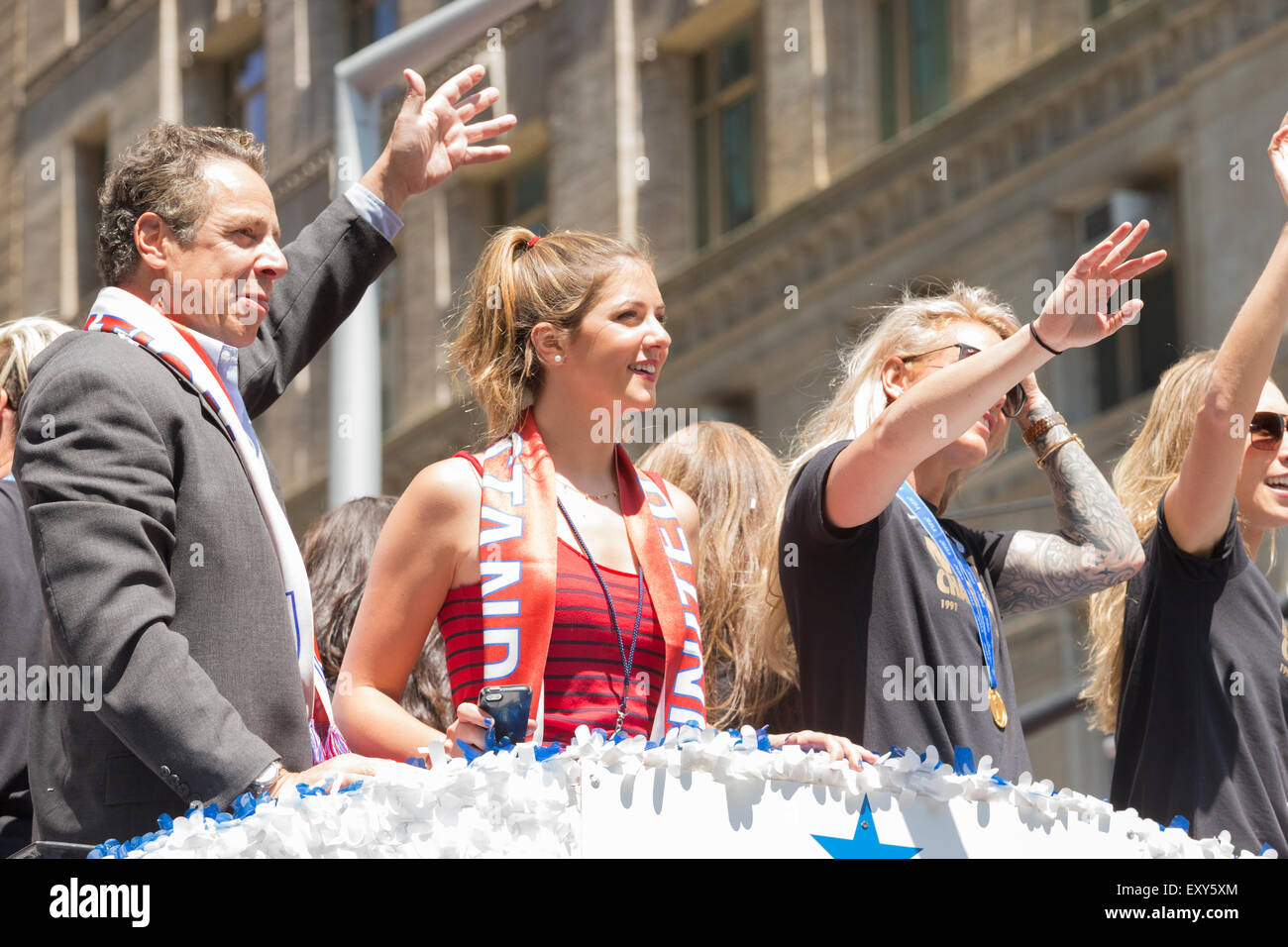 New York, NY USA - 10. Juli 2015: Michaela Cuomo und Gouverneur Andrew Cuomo New York City Ticker Tape Parade für World Cup Champions US-Frauen Fußball Nationalmannschaft am Broadway besuchen Stockfoto