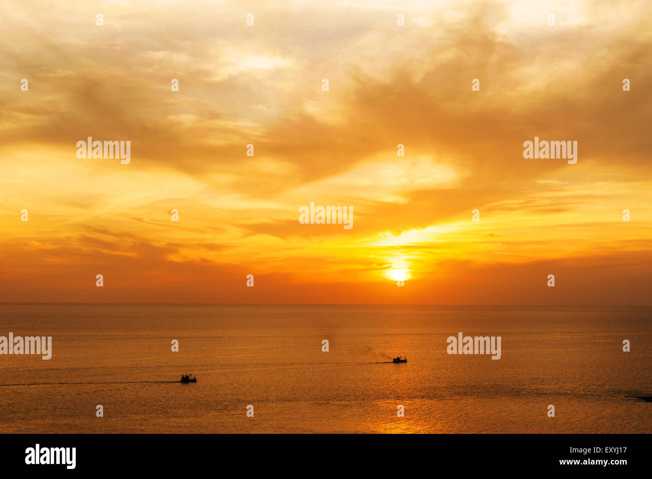 Schöne Natur und schönen Meer mit Farbe der Sonnenuntergang Stockfoto