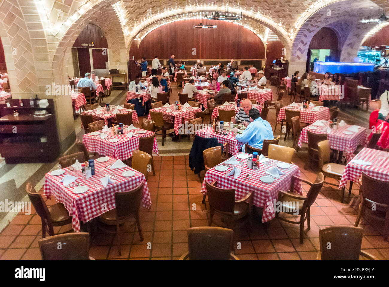 New York City, NY, USA, High Angle, Speisesaal im Grand Central Station Terminal, American Bistro Restaurant, 'Oyster Bar' 'Dining Concourse' Interieur Stockfoto