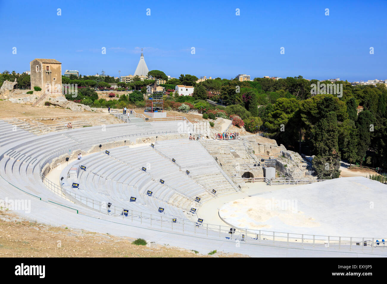 6. Jahrhundert v. Chr. griechische Amphitheater in Latomia del Paradiso, Neapolis District, Syrakus, Sizilien, Italien. Stockfoto