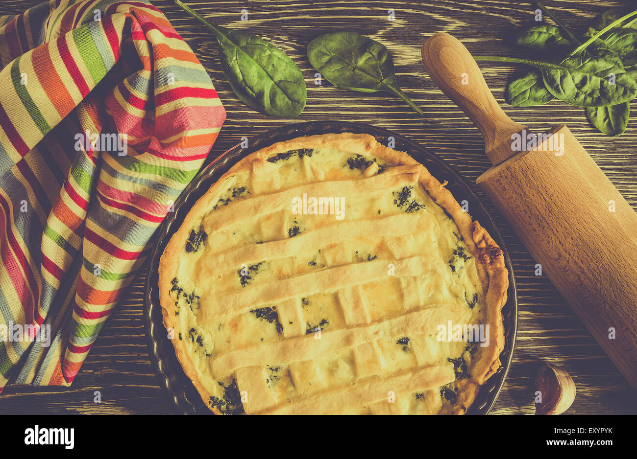 Retro-Stil Foto leckere Spinat-Tarte Stockfoto