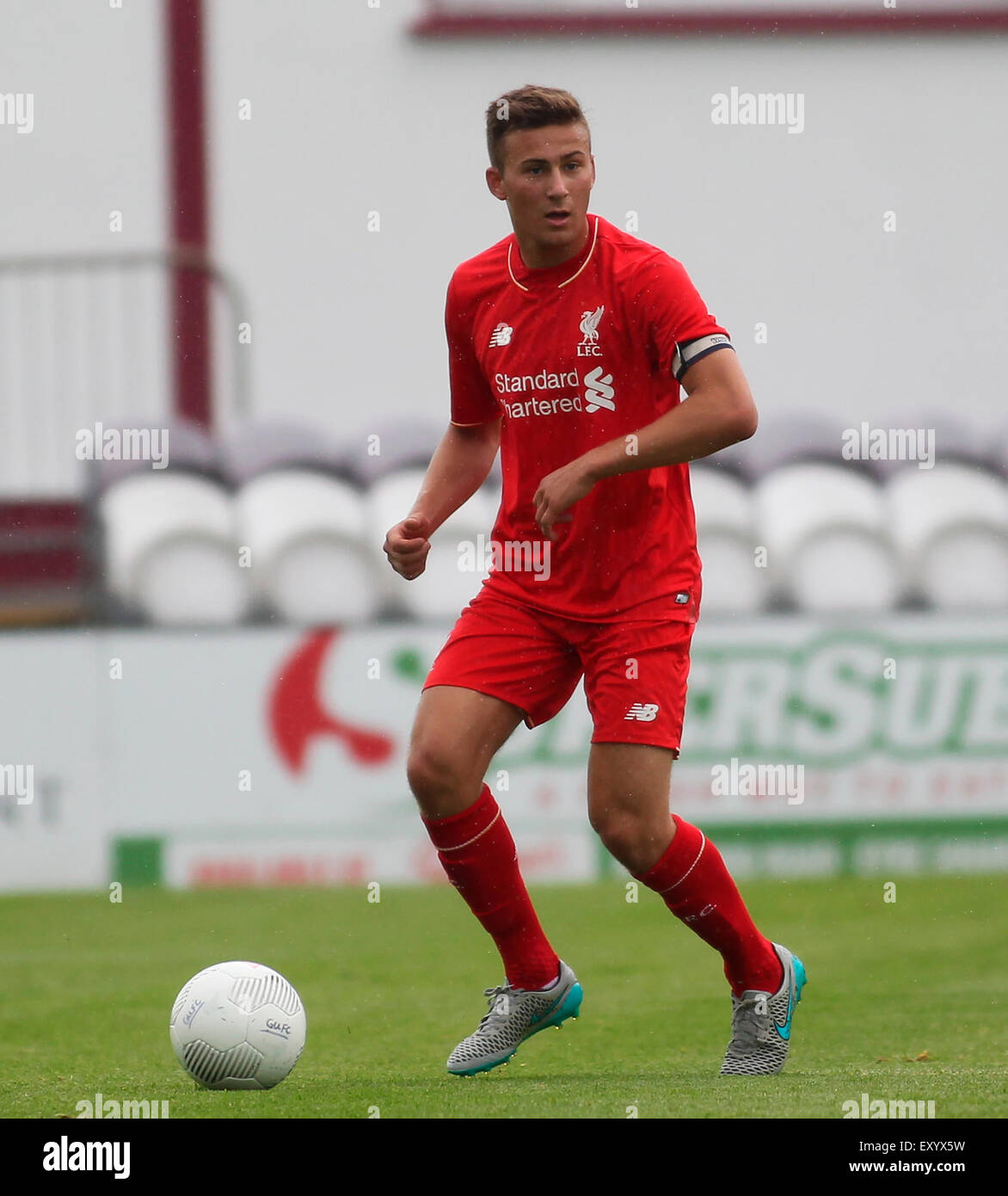 Galway, Irland. 18. Juli 2015. Vorsaison freundlich Galway United gegen Liverpool XI. Bran Garton am ball für Liverpool Credit: Action Plus Sport/Alamy Live News Stockfoto