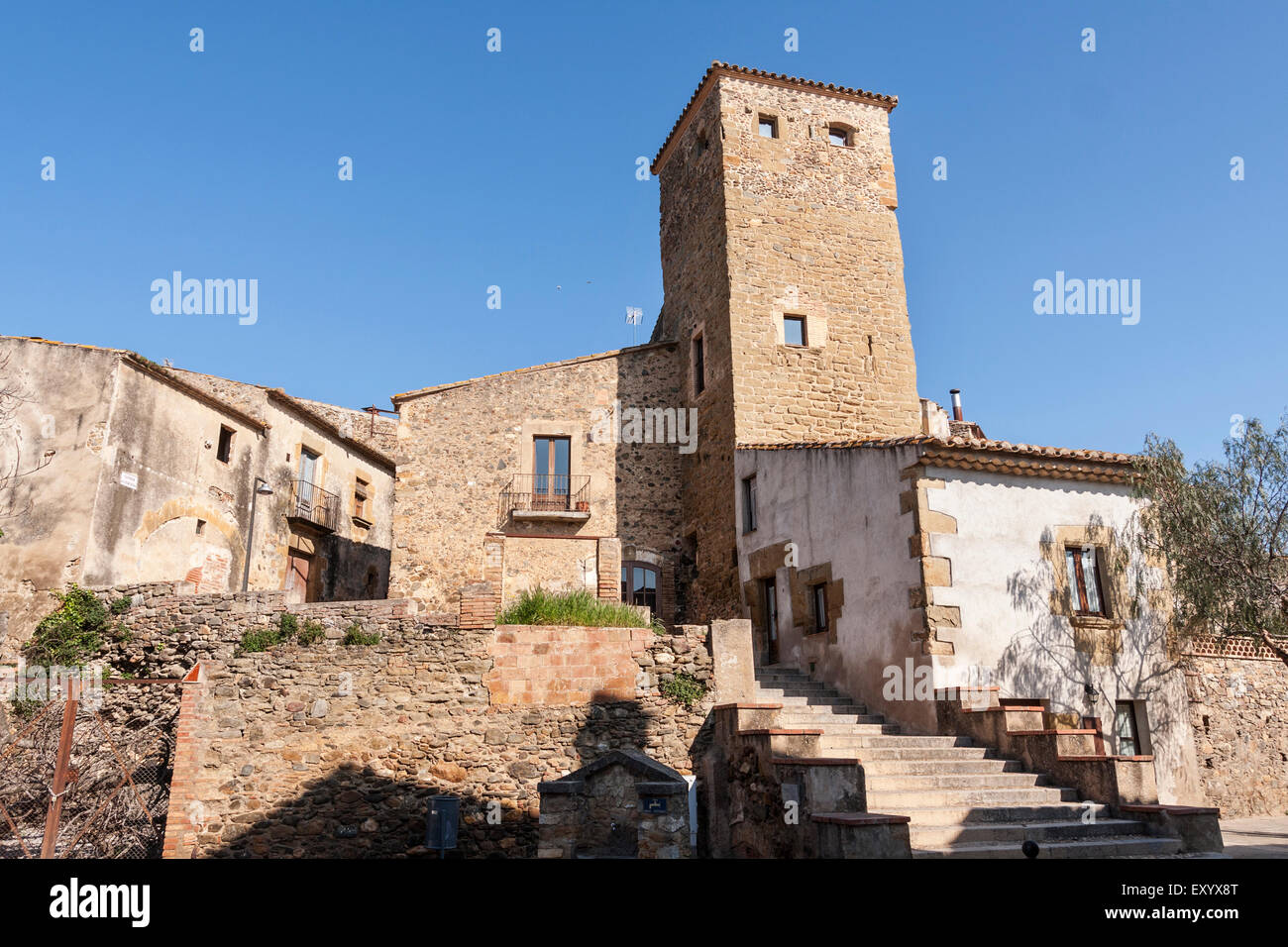 Cruilles. Alten Turmwand. Stockfoto