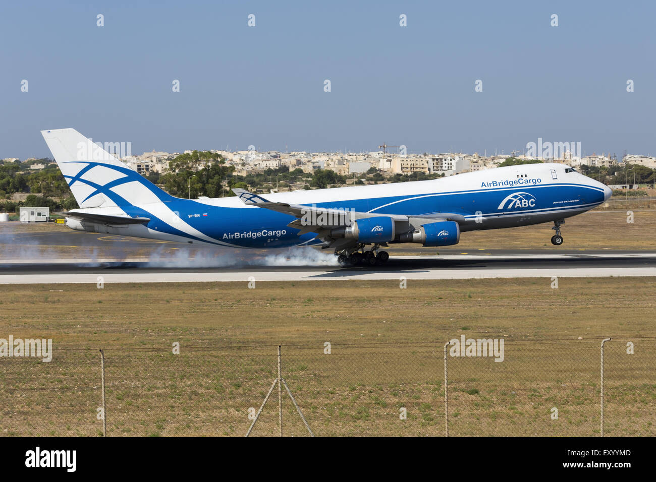 Air Bridge Cargo Boeing 747-800 Landung nach einem Flug direkt aus Toronto, Kanada. Stockfoto