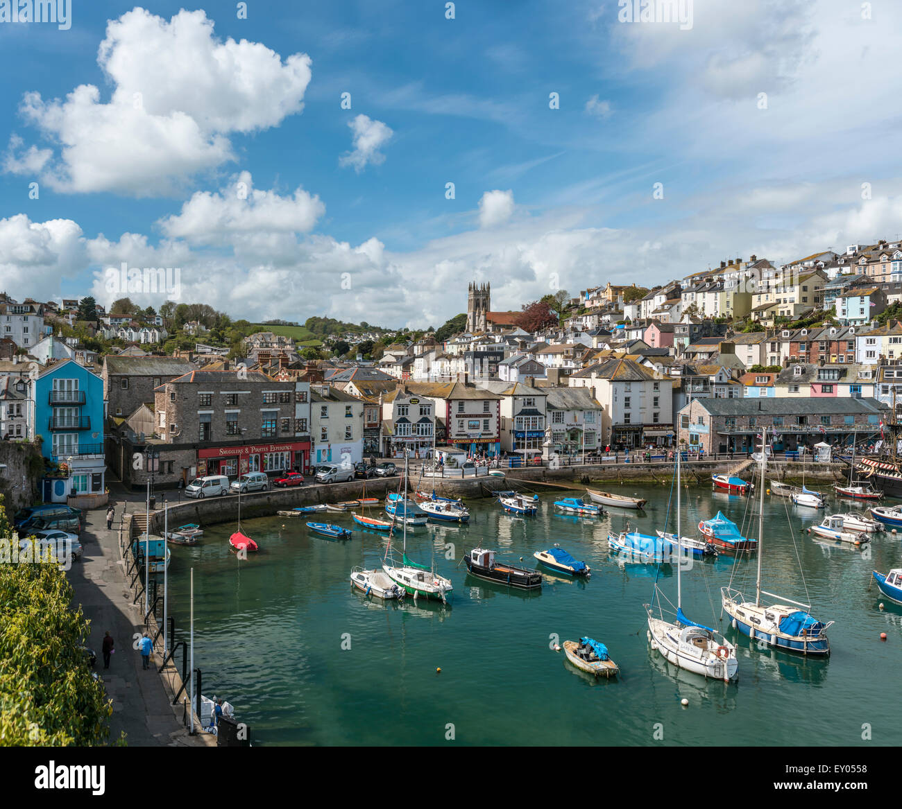 Hafen der kleinen Küstenstadt Brixham an der Torbay Küste, Devon, England Stockfoto