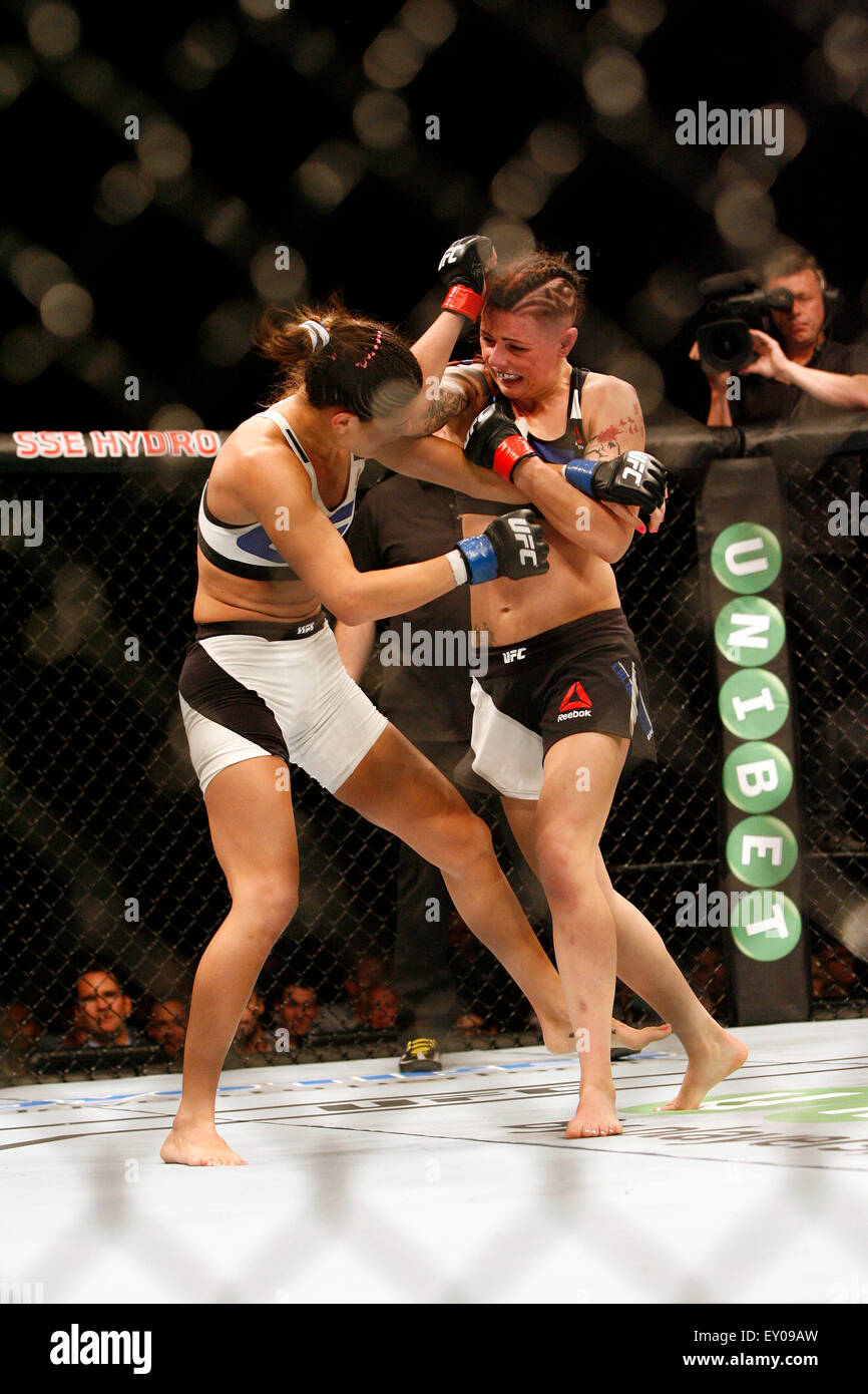 Glasgow, Schottland. 18. Juli 2015. Joanne Calderwood schlägt Cortney Casey-Sanchez durch KO in UFC Fight Night 72: Bisping Vs Leites bei der SSE Hydro am Samstag 18. Juli 2015 Credit: Dan Cooke/Alamy Live News Stockfoto