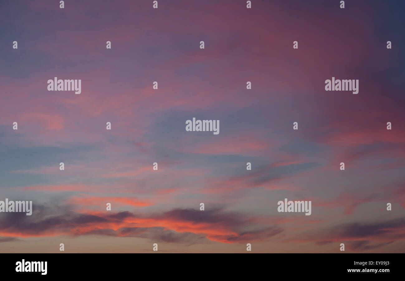 Sonnenuntergang Himmel und Wolken Stockfoto