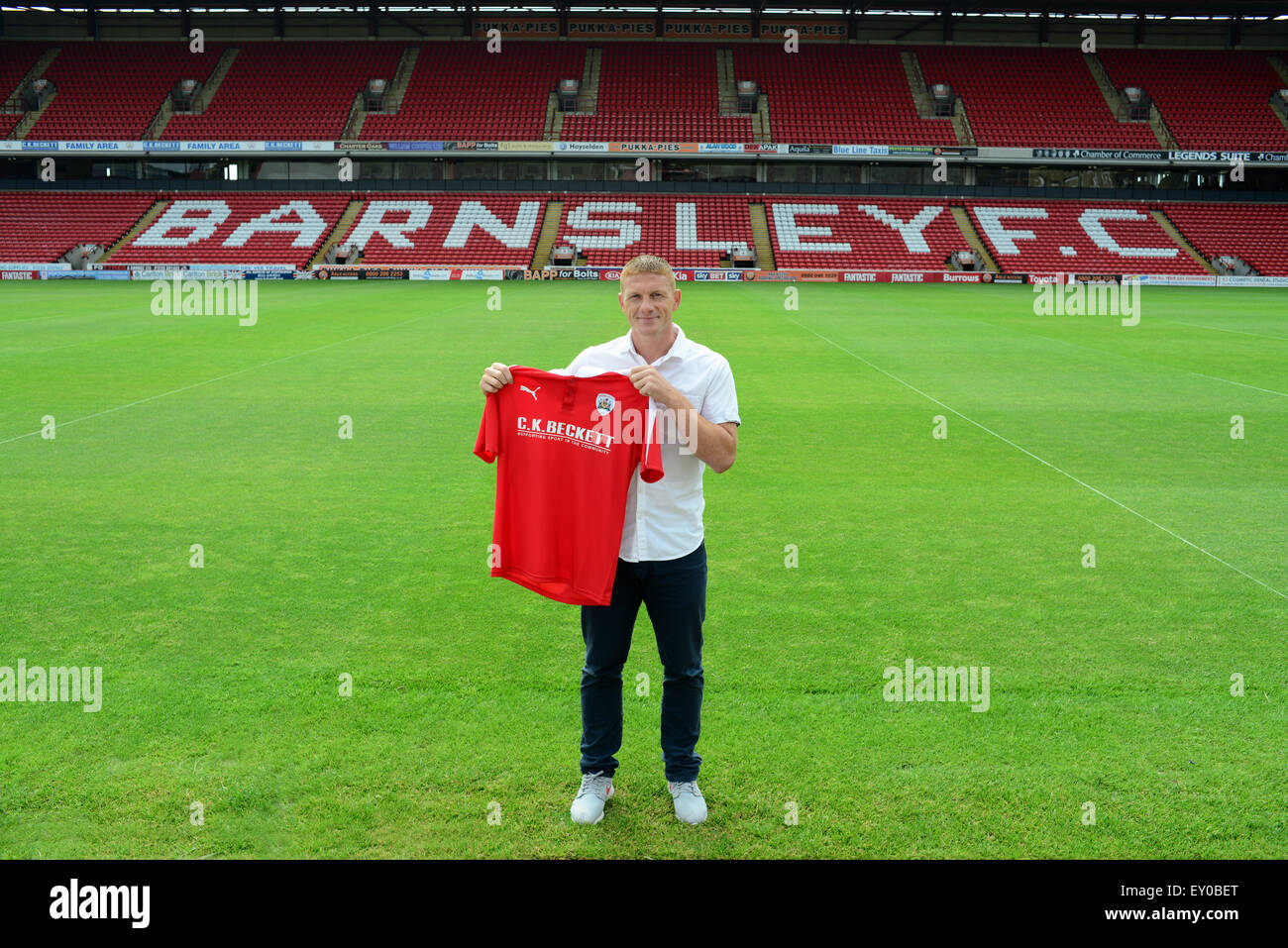 Barnsley F Stockfotos Und Bilder Kaufen Alamy