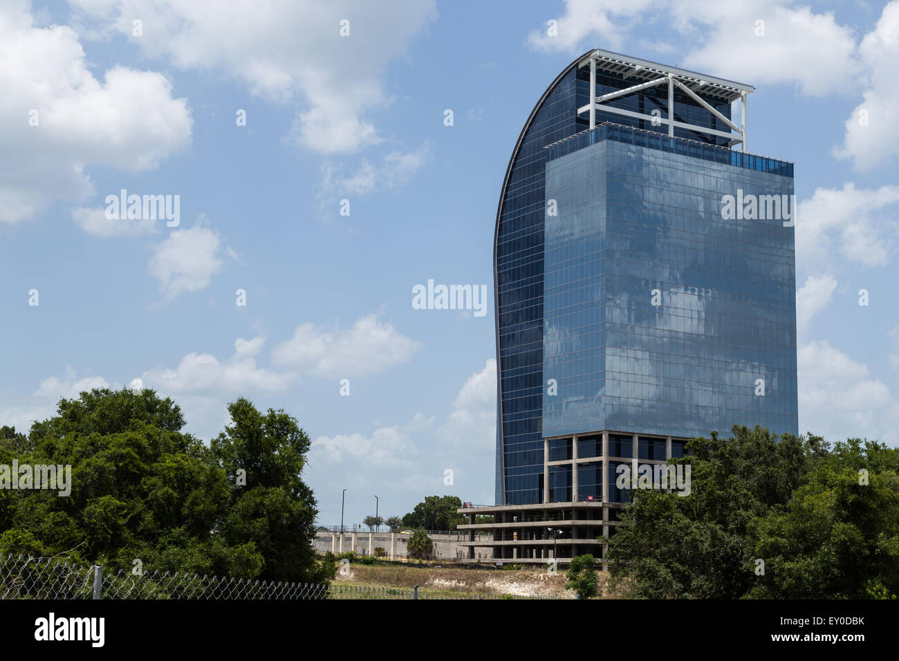 Unvollendete Altamonte Springs Majestät Gebäude in Florida, bekannt als die i-4 Dorn im Auge. Es hat gesessen seit fast 15 Jahren frei Stockfoto