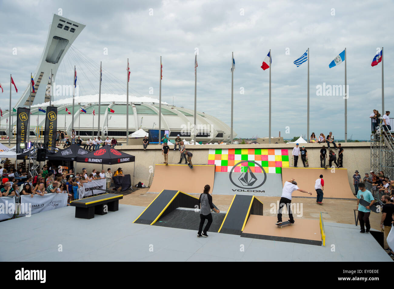 Montreal, Kanada. 18. Juli 2015. Skateboarder Tricks beim Jackalope Aktion Sport Festival auf der Esplanade Jäteisen Sonne im Olympia-Park zu machen. Bildnachweis: Marc Bruxelle/Alamy Live-Nachrichten Stockfoto