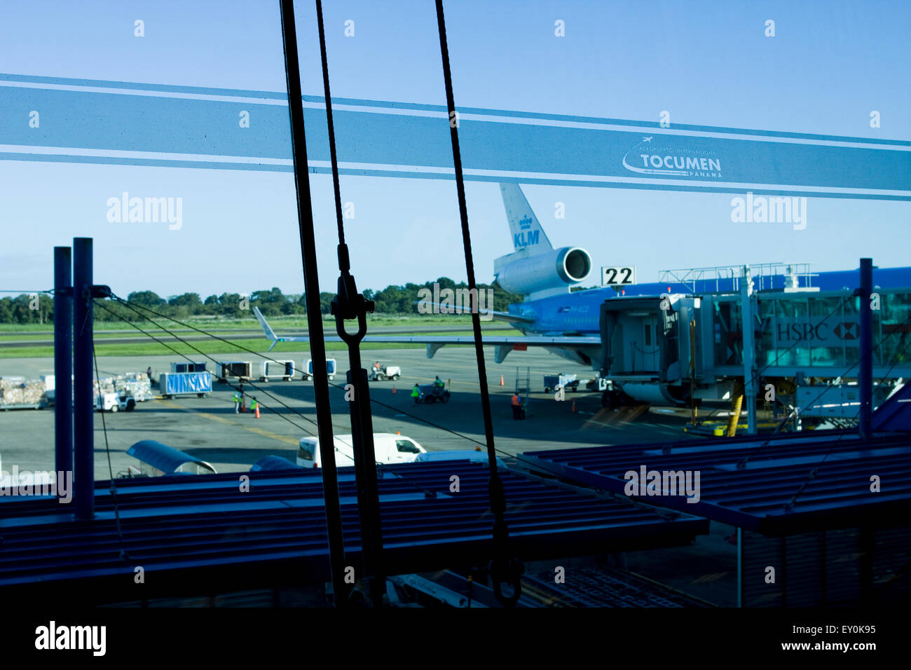 Fenster am internationalen Flughafen Tocumen in Panama-Stadt Stockfoto