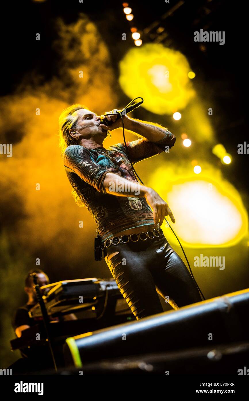 Piero Pelu "der Rock-band Litfiba abgebildet auf der Bühne, während sie am Moon And Stars in Locarno Schweiz durchführen (Foto: Roberto Finizio / Pacific Press) Stockfoto