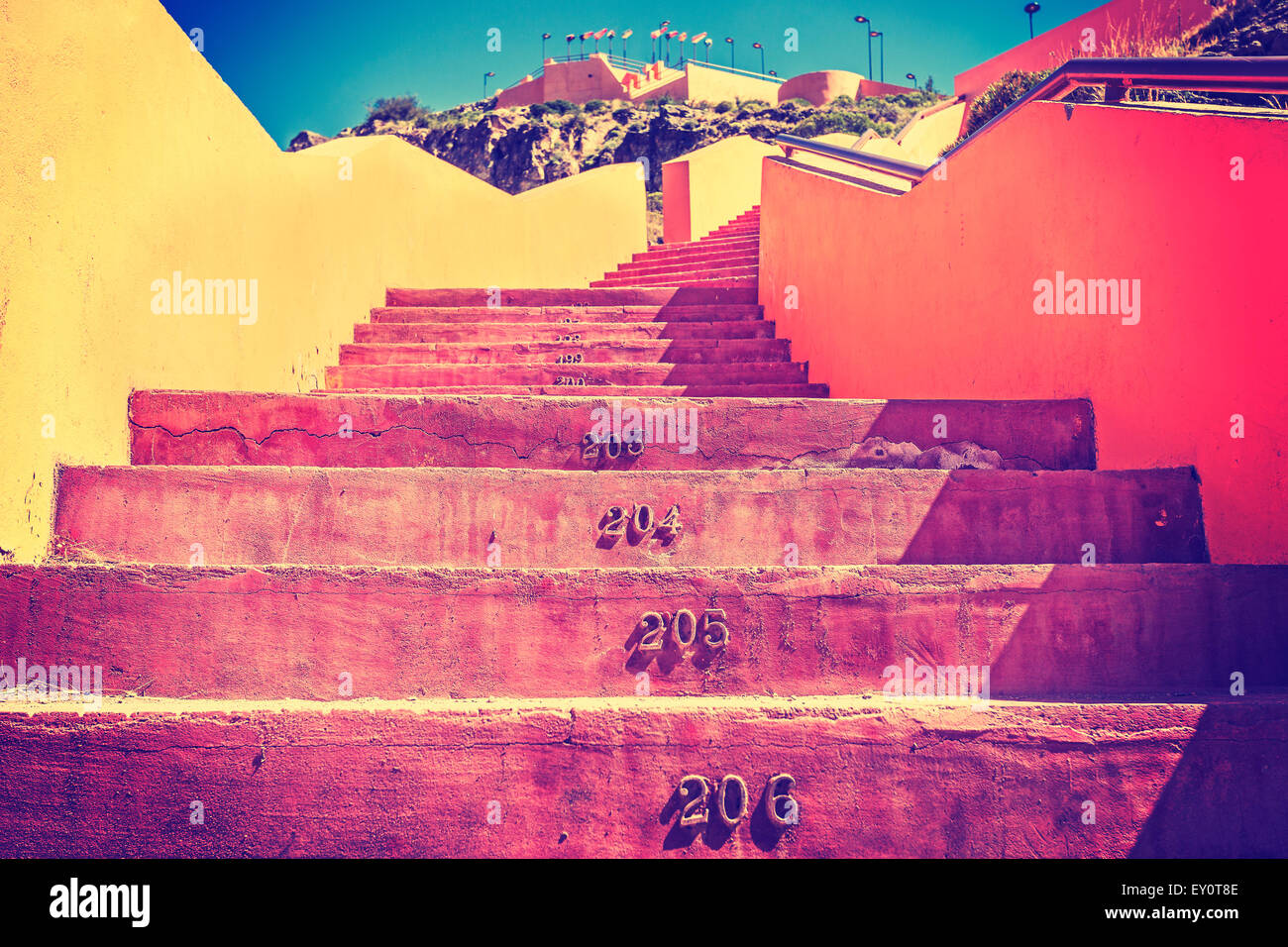 Vintage getönten Treppen mit Zahlen, Countdown-Konzept. Stockfoto