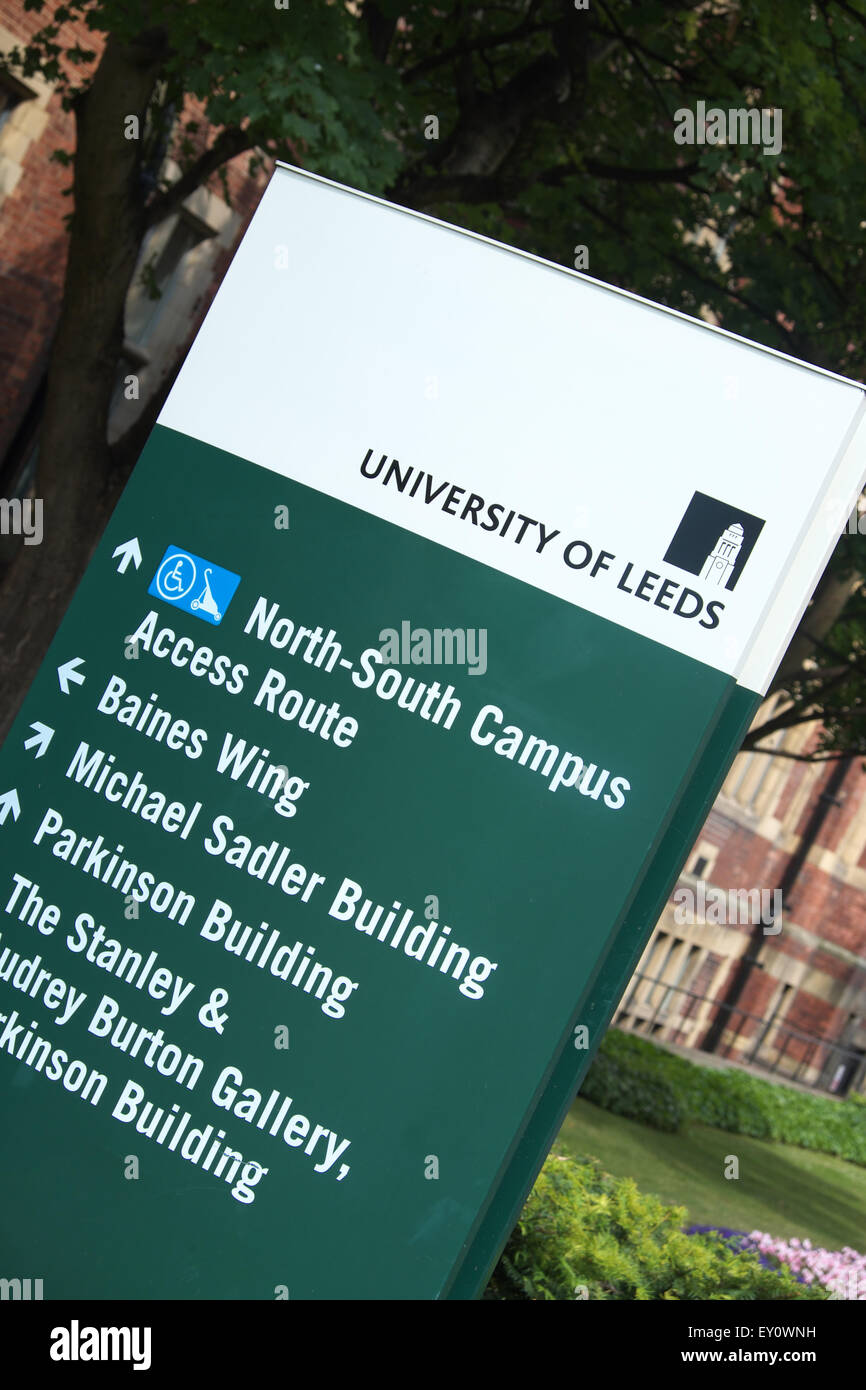 Universität Leeds Campus Schild mit Richtungen England UK Stockfoto