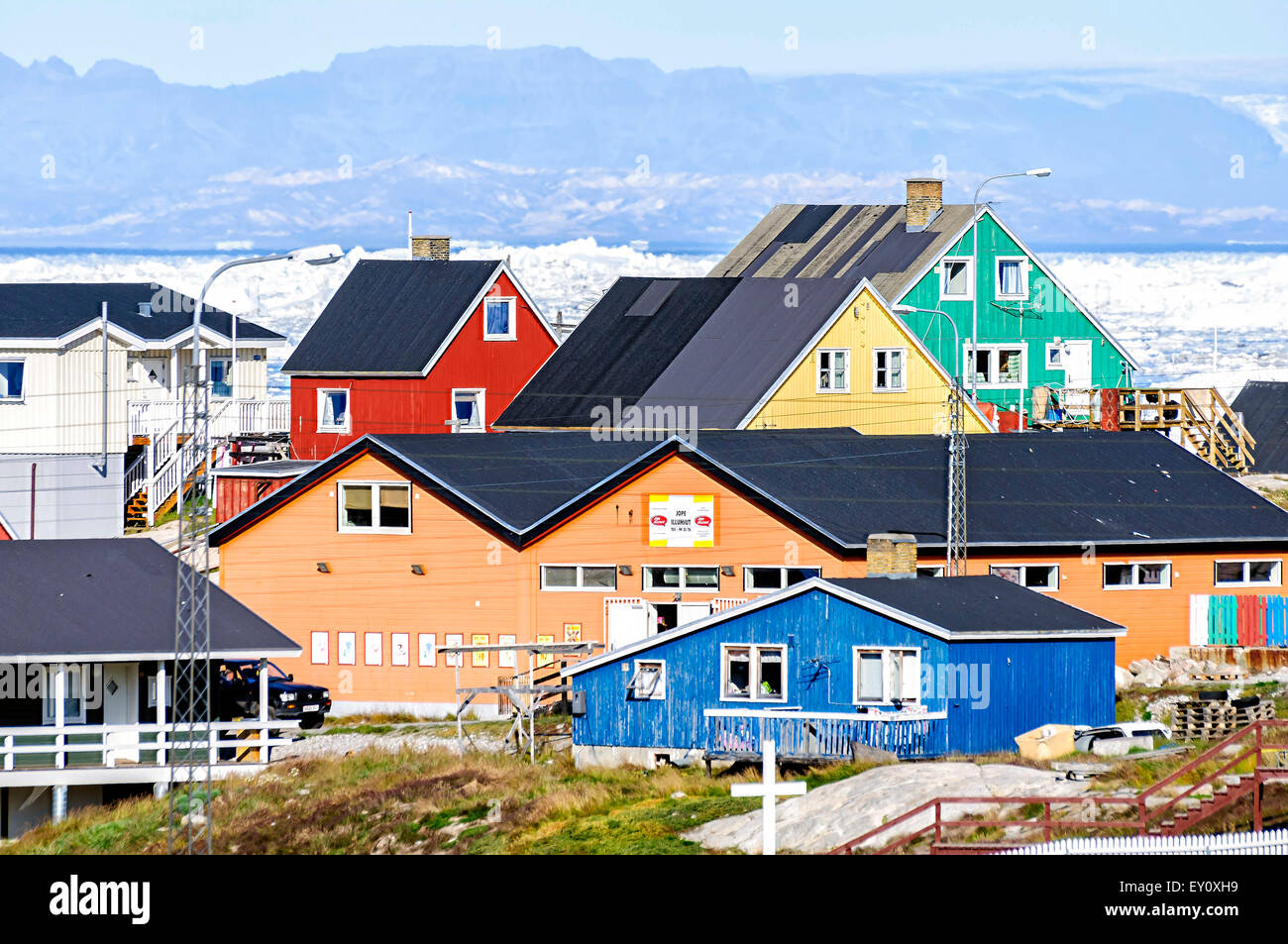 Ilulissat, Grönland - 18. August 2012: Blick auf die bunten Gebäude Ilulissat. Stockfoto
