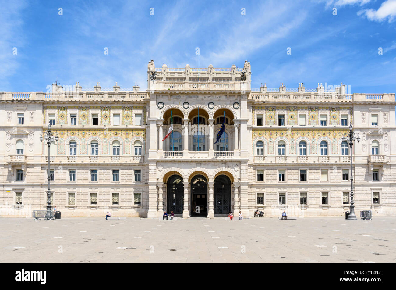 Regierungsgebäude in Piazza Unita Rennrädern, Triest, Italien Stockfoto