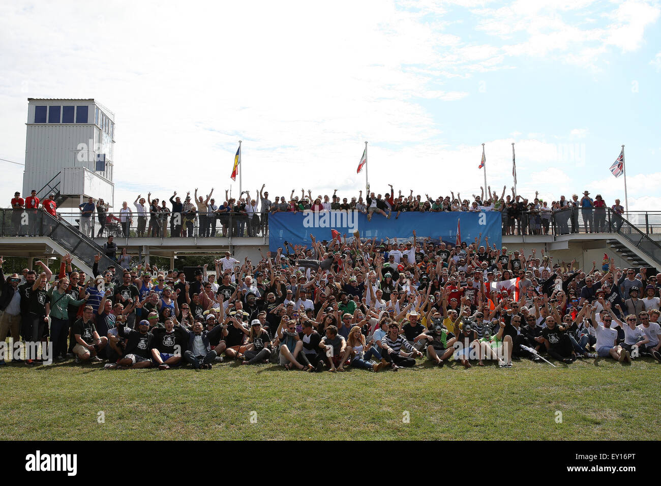 Mongol Rally 2015, Abfahrt von Goodwood Stockfoto