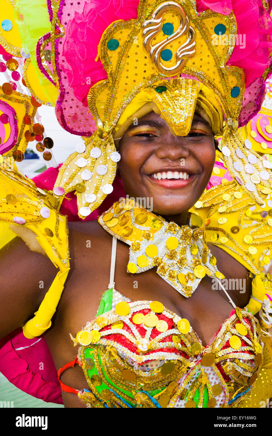 Porträt von Karneval Tänzerin bei I Carnaval Acuático von San Carlos Río San Juan, Nicaragua Stockfoto