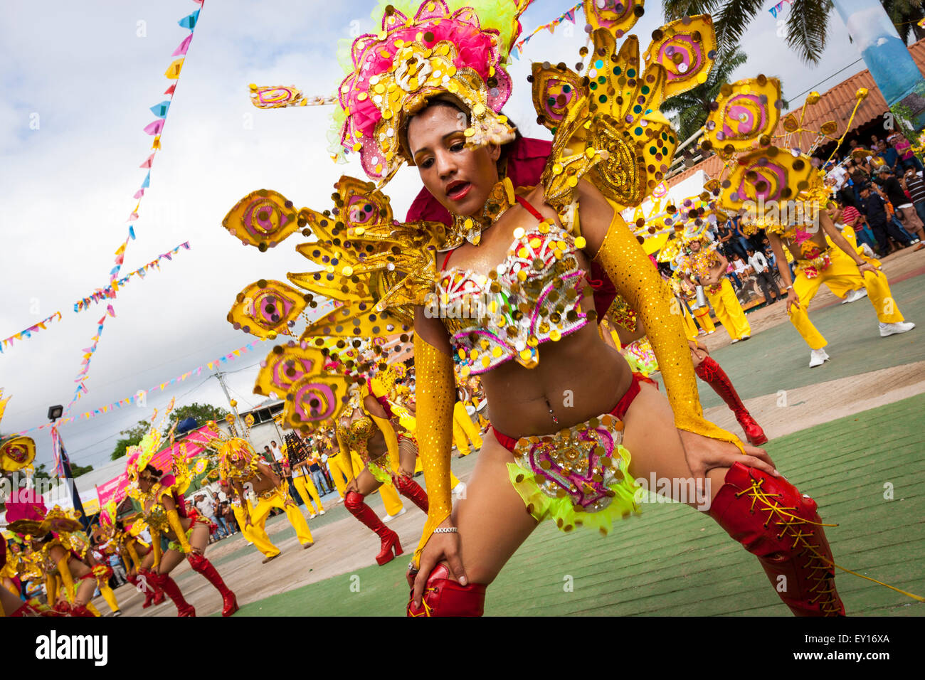 Karneval Tänzerinnen bei I Carnaval Acuático von San Carlos Río San Juan, Nicaragua Stockfoto