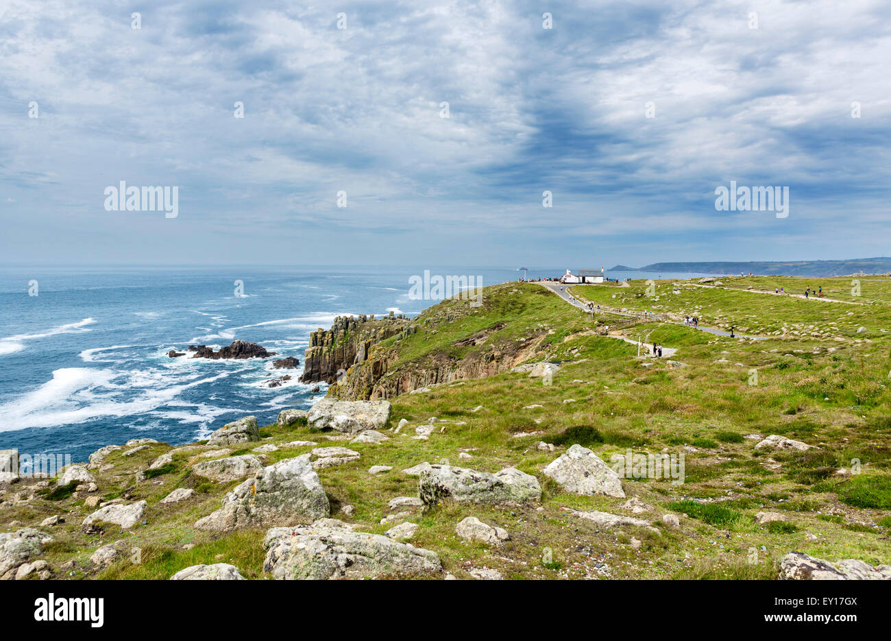 Blick auf das erste und das letzte Haus, Lands End, Cornwall, England, UK Stockfoto