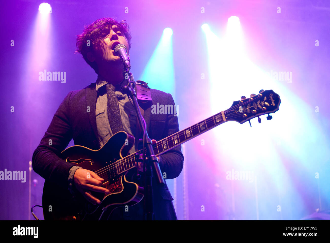 Galway, Irland. 18. Juli 2015. Der akademischen führen Sie auf dem Festival Grand Chapiteau im Rahmen des Galway Arts Festival, Galway City Samstag, 18. Juli 2015. Bildnachweis: Doreen Kennedy/Alamy Live-Nachrichten Stockfoto