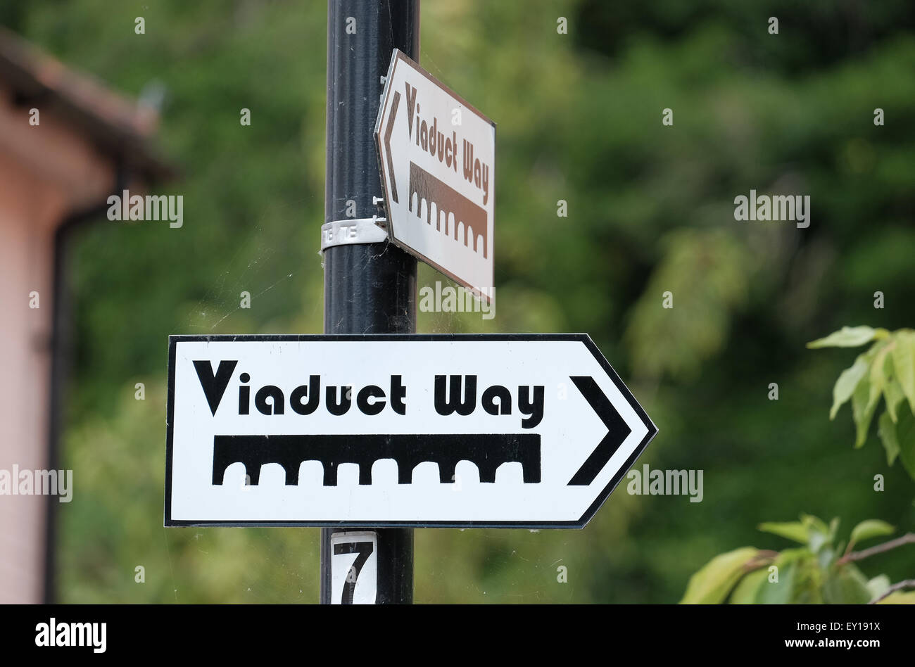 Melden Sie sich für den Viadukt Weg Fußweg und Zyklus-Pfad entlang der restaurierten Hockley-Viadukt in Winchester Stockfoto