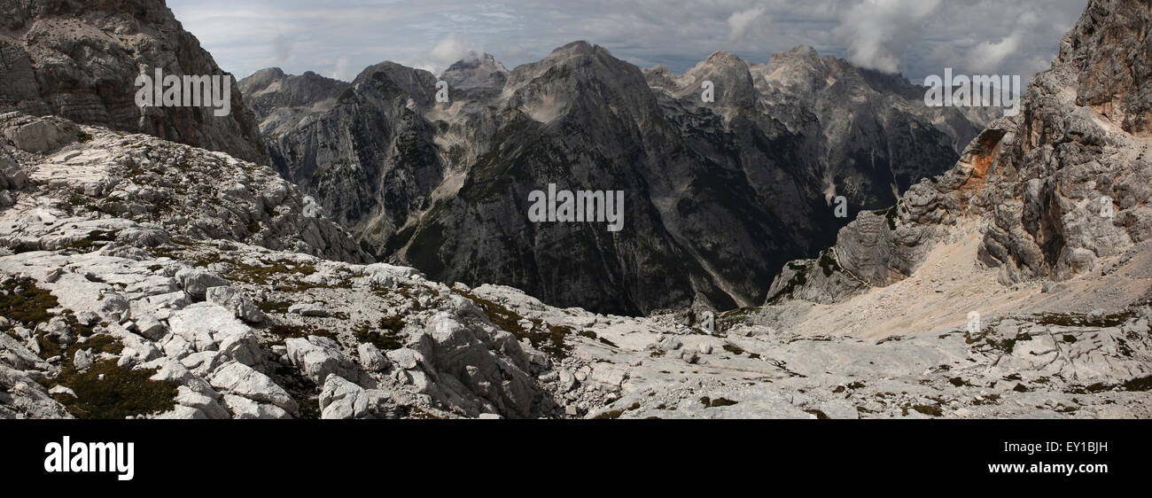 Vrata Tal in den Julischen Alpen in den Triglav Nationalpark, Slowenien. Panorama Bild von die Kletterroute Pot Cez Prag) Stockfoto
