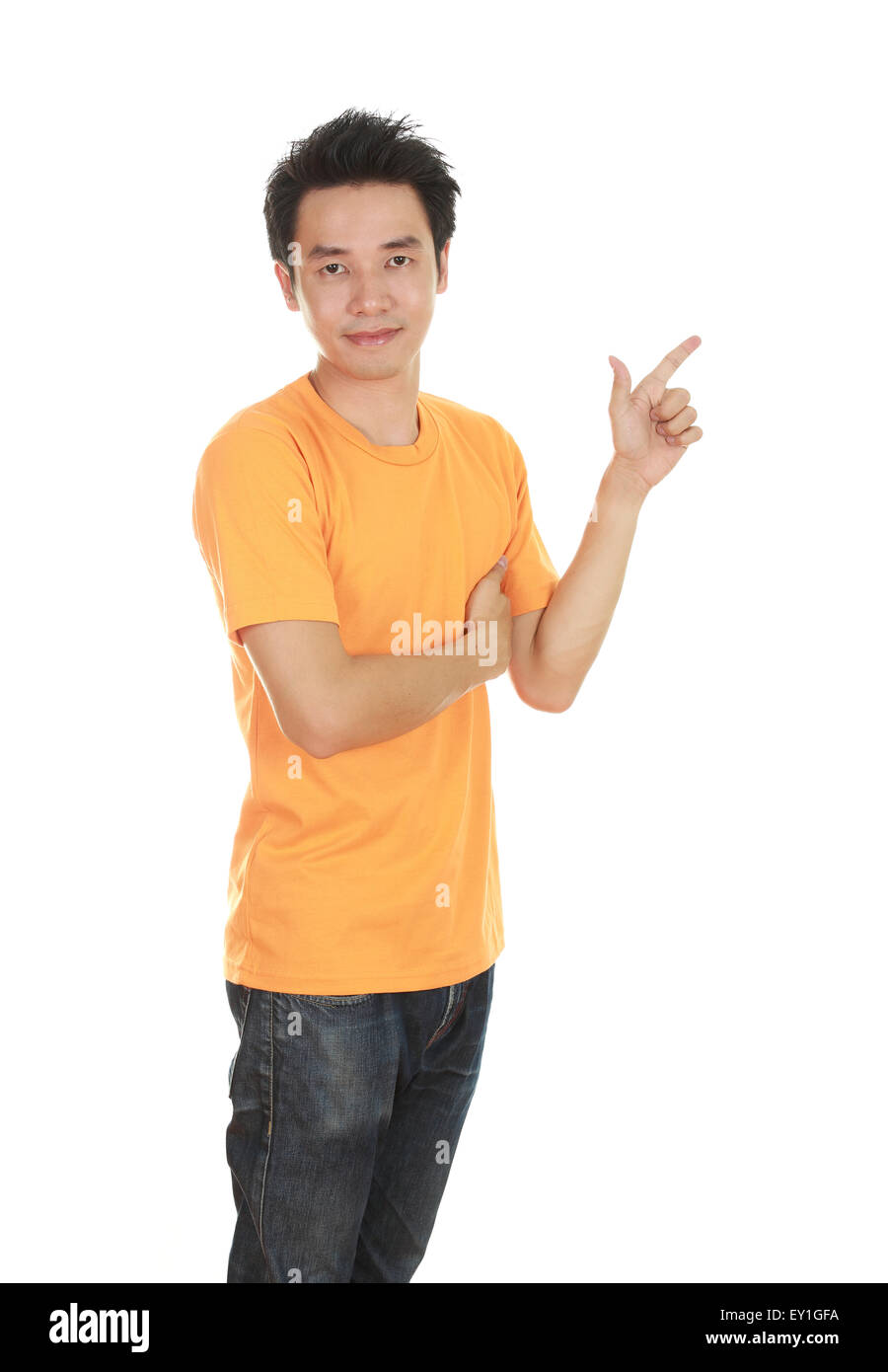Man denke an Idee mit orange T-shirt isoliert auf weißem Hintergrund Stockfoto