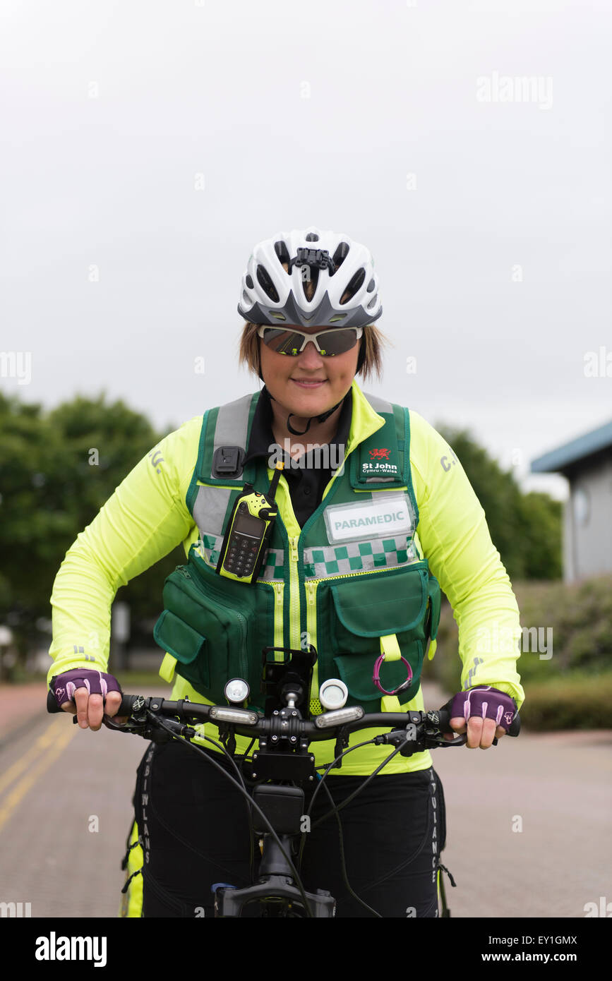 A St. John Ambulance Zyklus Ersthelfer auf dem Fahrrad. Stockfoto