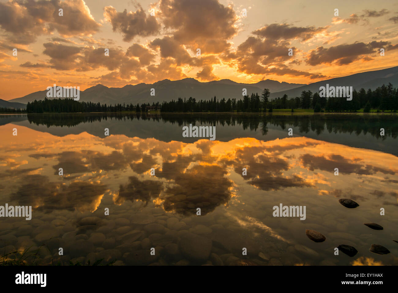 Sunrise Maligne Lake Jasper National Park Stockfoto